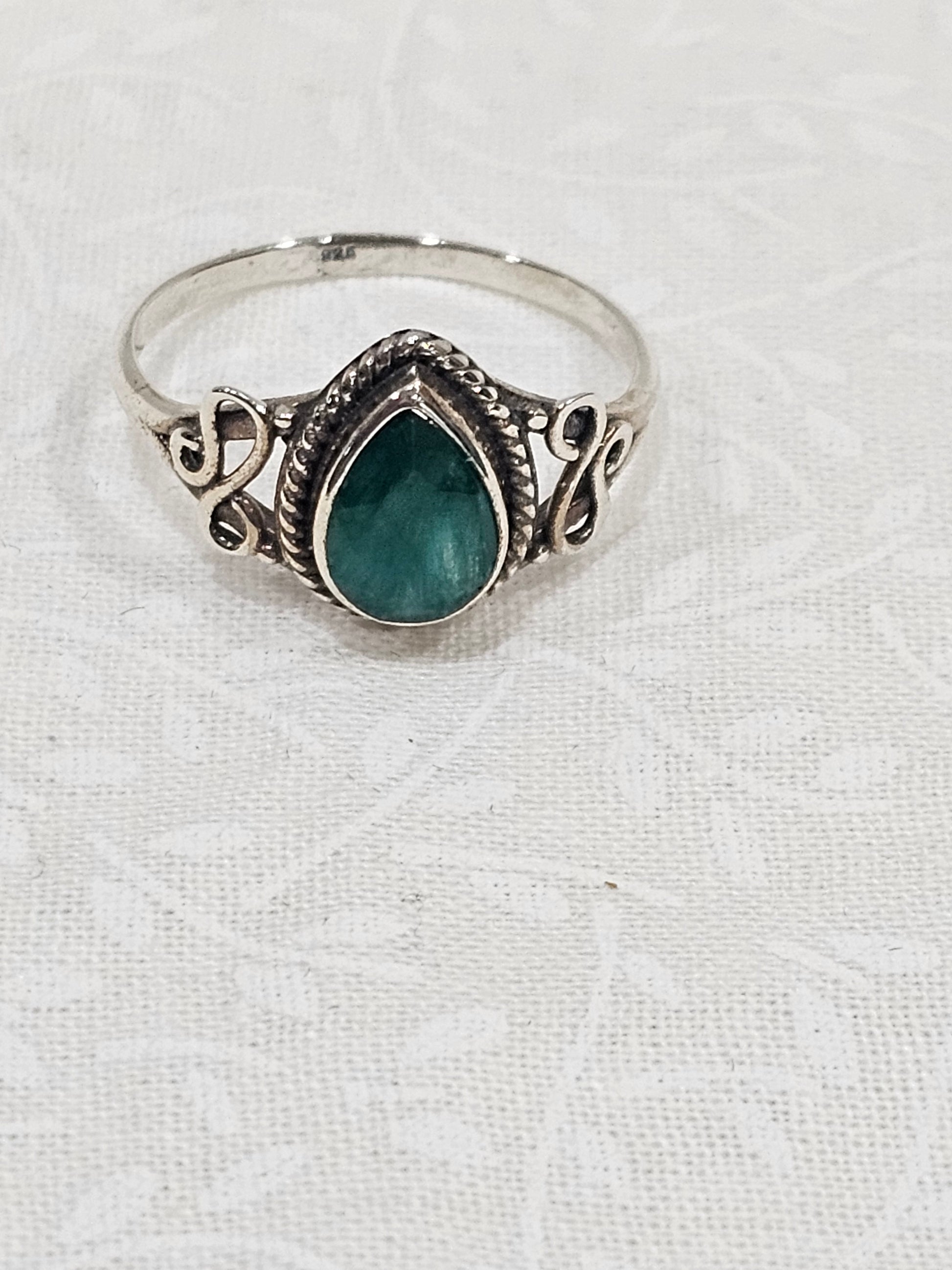 Sterling Silver Emerald Gemstone Ring - Size 9