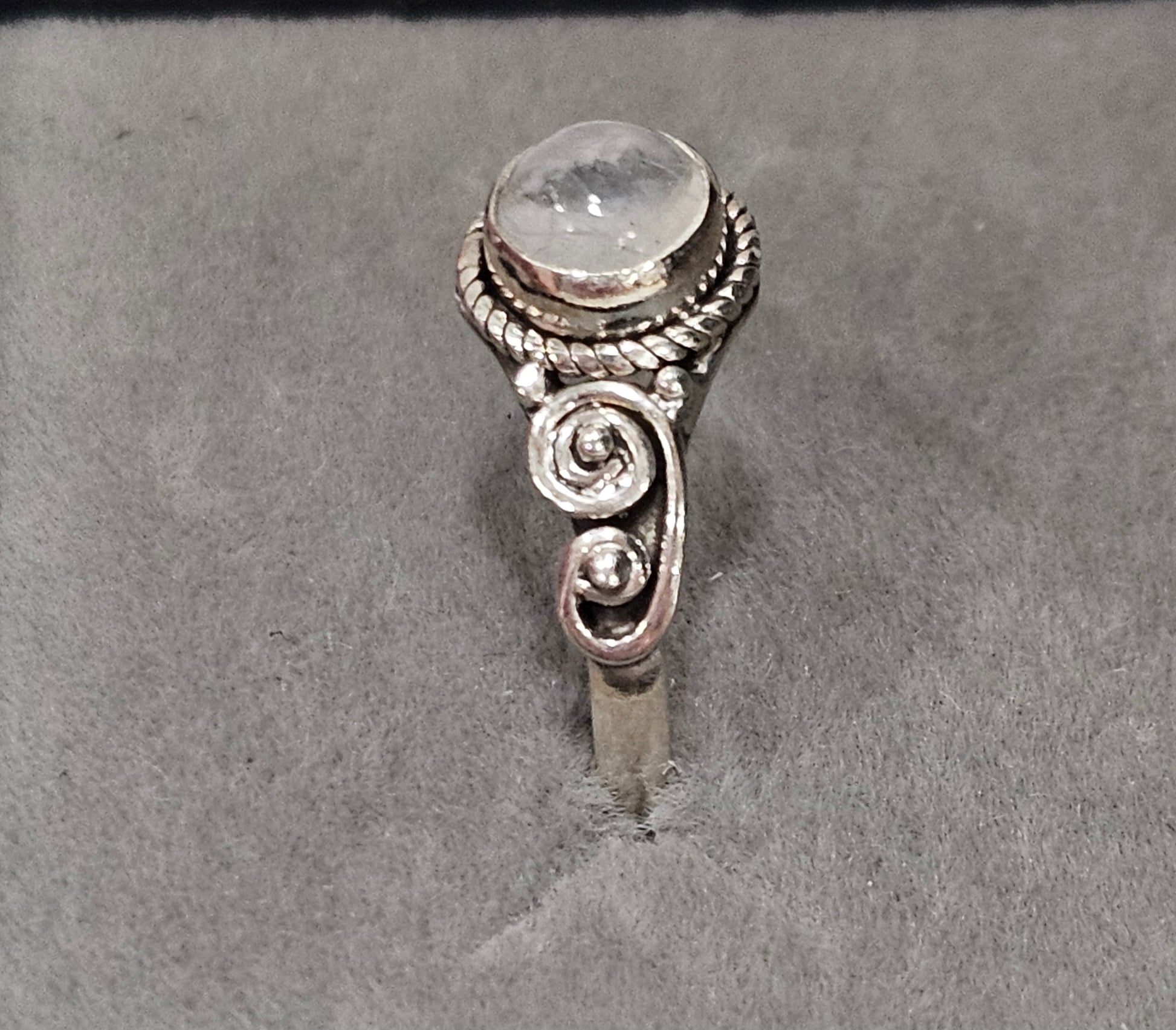 Sterling Silver Moonstone Gemstone Ring - Size 9