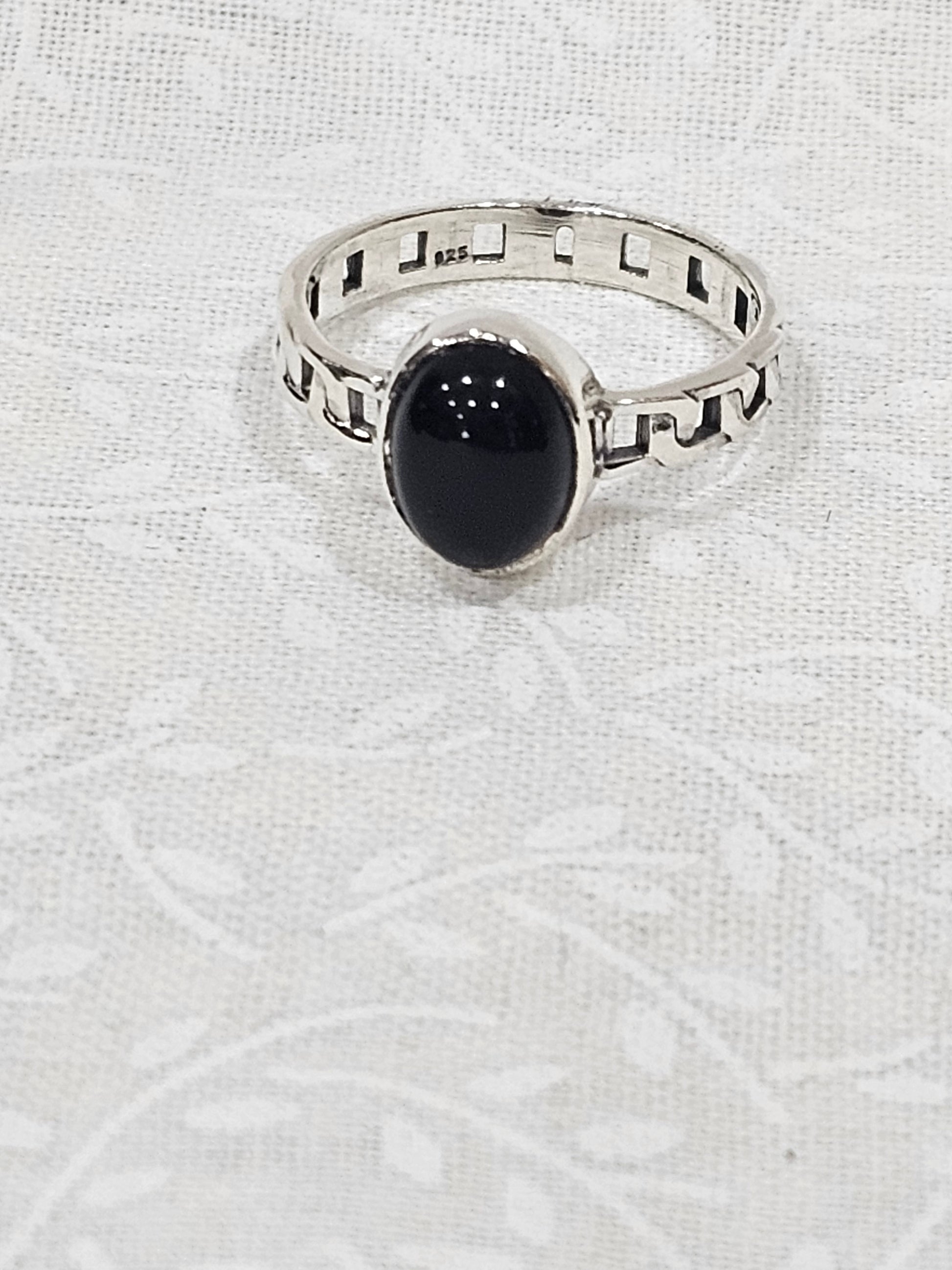 Sterling Silver Black Onyx Gemstone Ring - Size 7.5