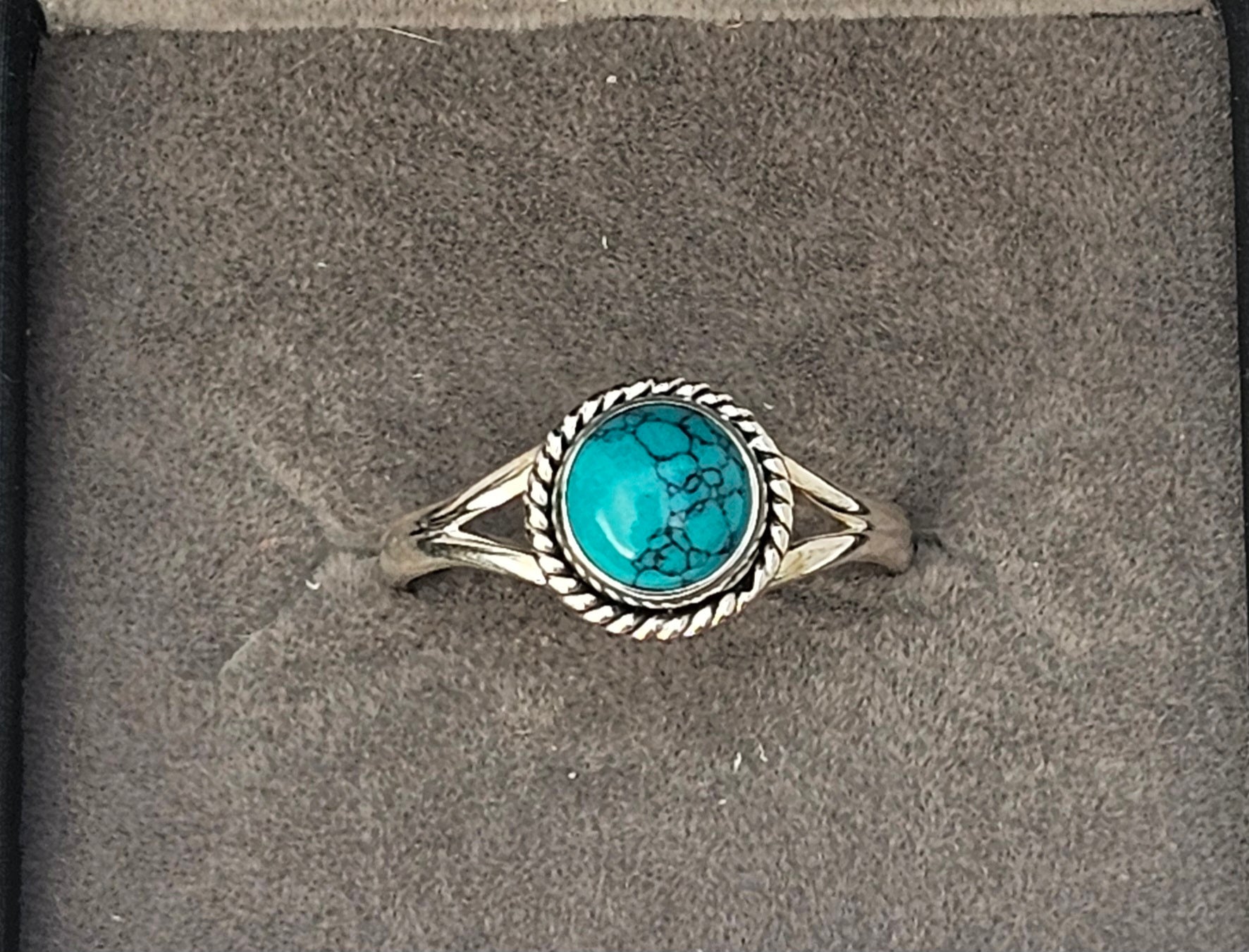 Sterling Silver Turquoise Gemstone Ring Green Tones - Size 8