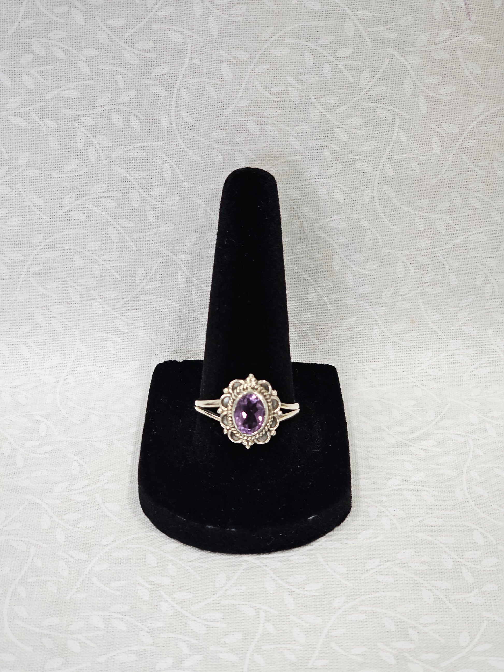 Sterling Silver Amethyst Gemstone Ring - Size 8.5