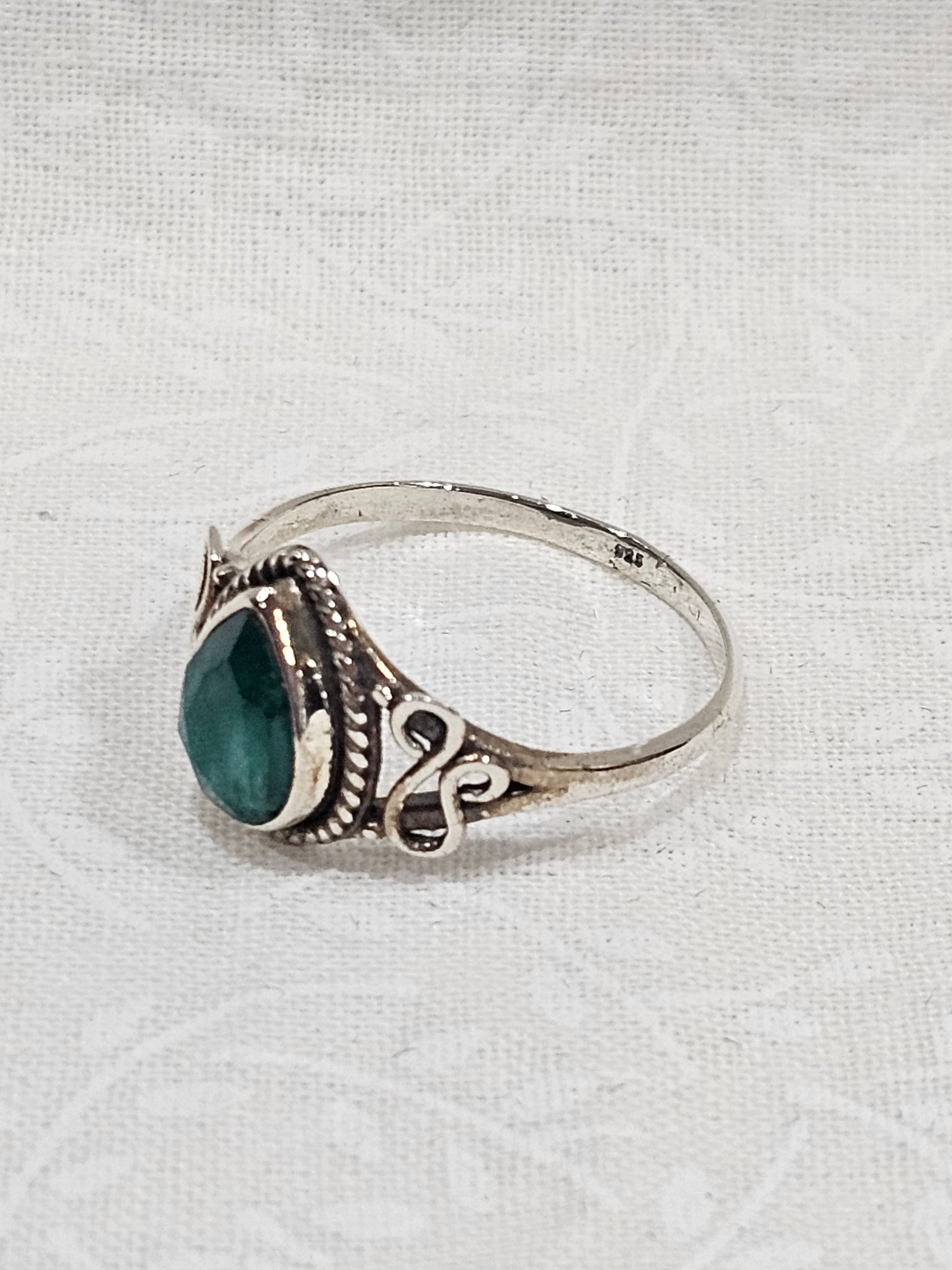 Sterling Silver Emerald Gemstone Ring - Size 9