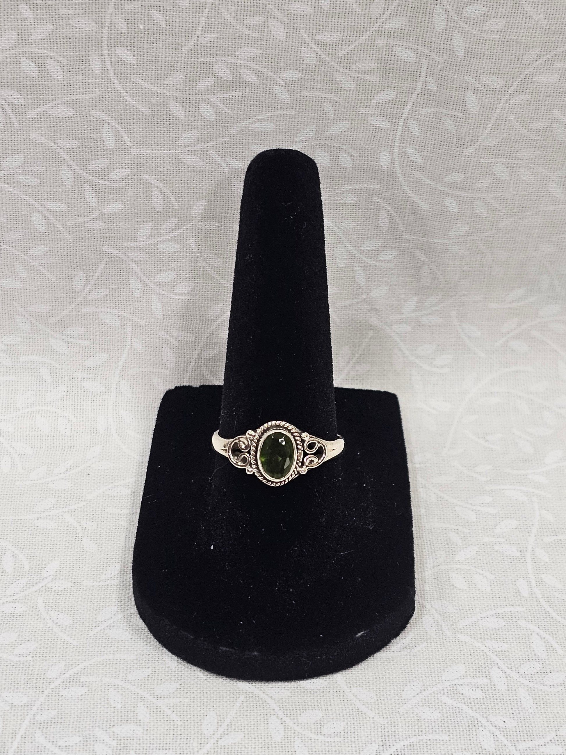 Sterling Silver Peridot Gemstone Ring - Size 7.5