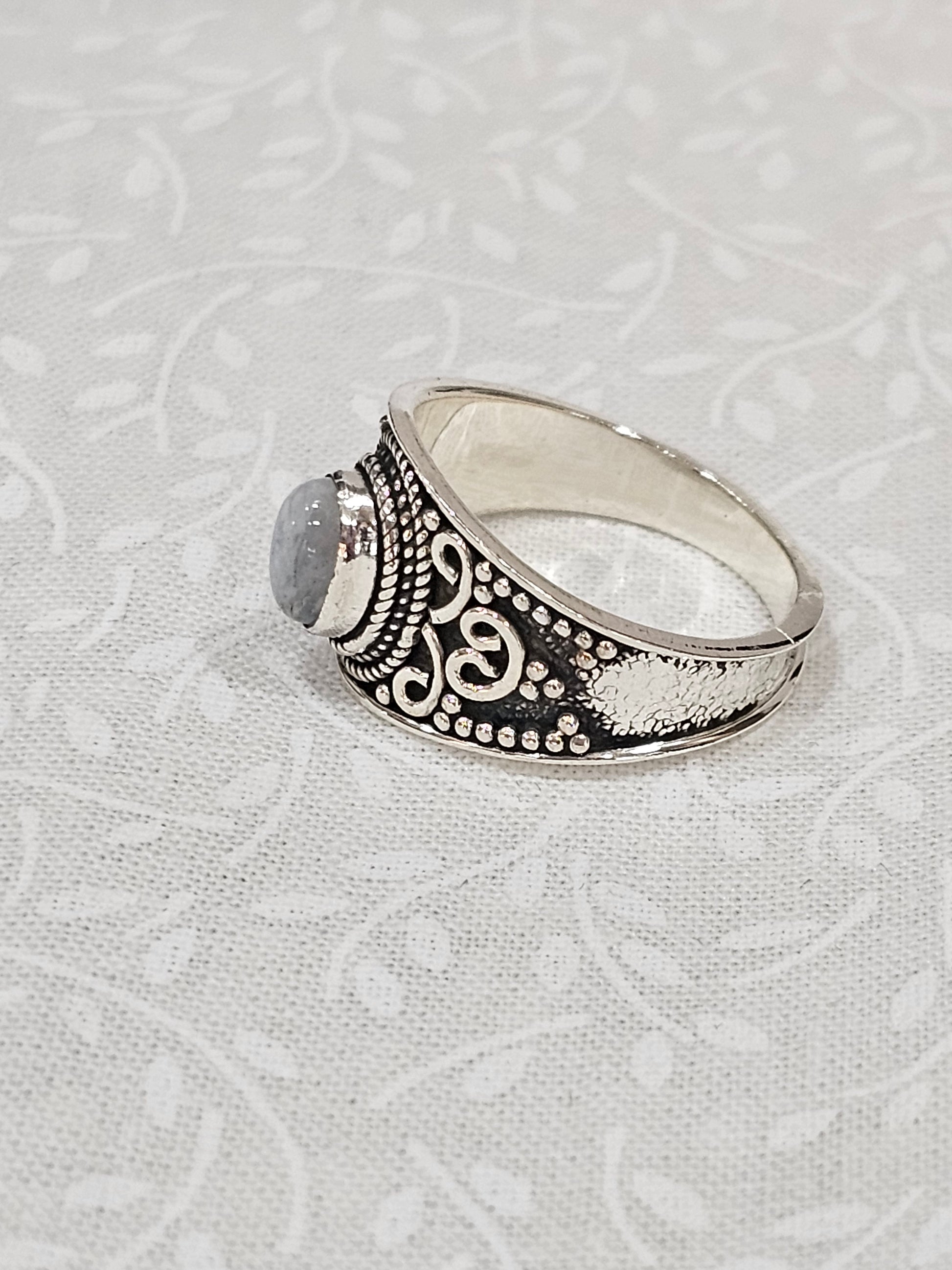 Sterling Silver Moonstone Gemstone Ring - Size 7