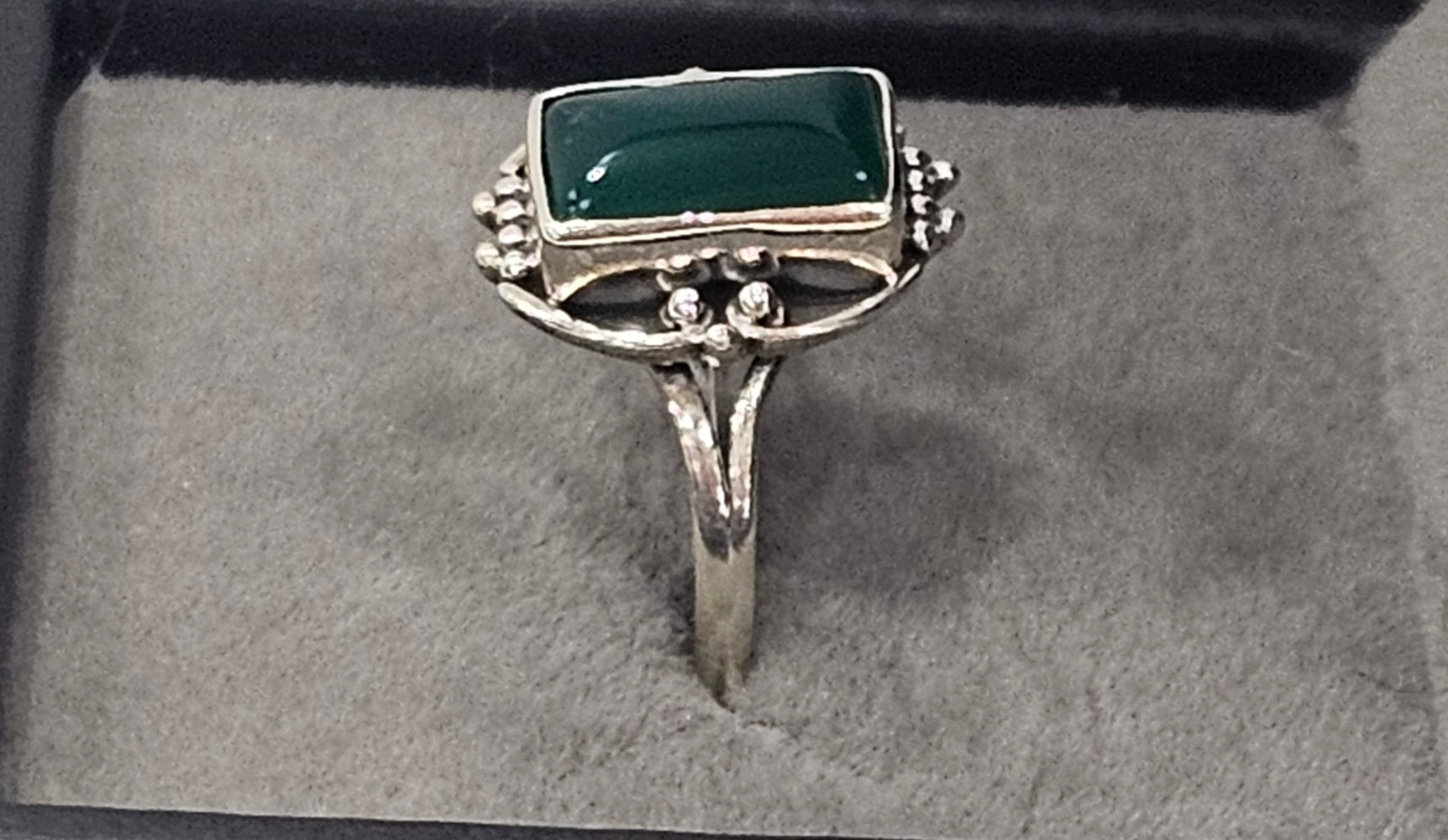 Sterling Silver Classic Emerald Ring - Size 7.5
