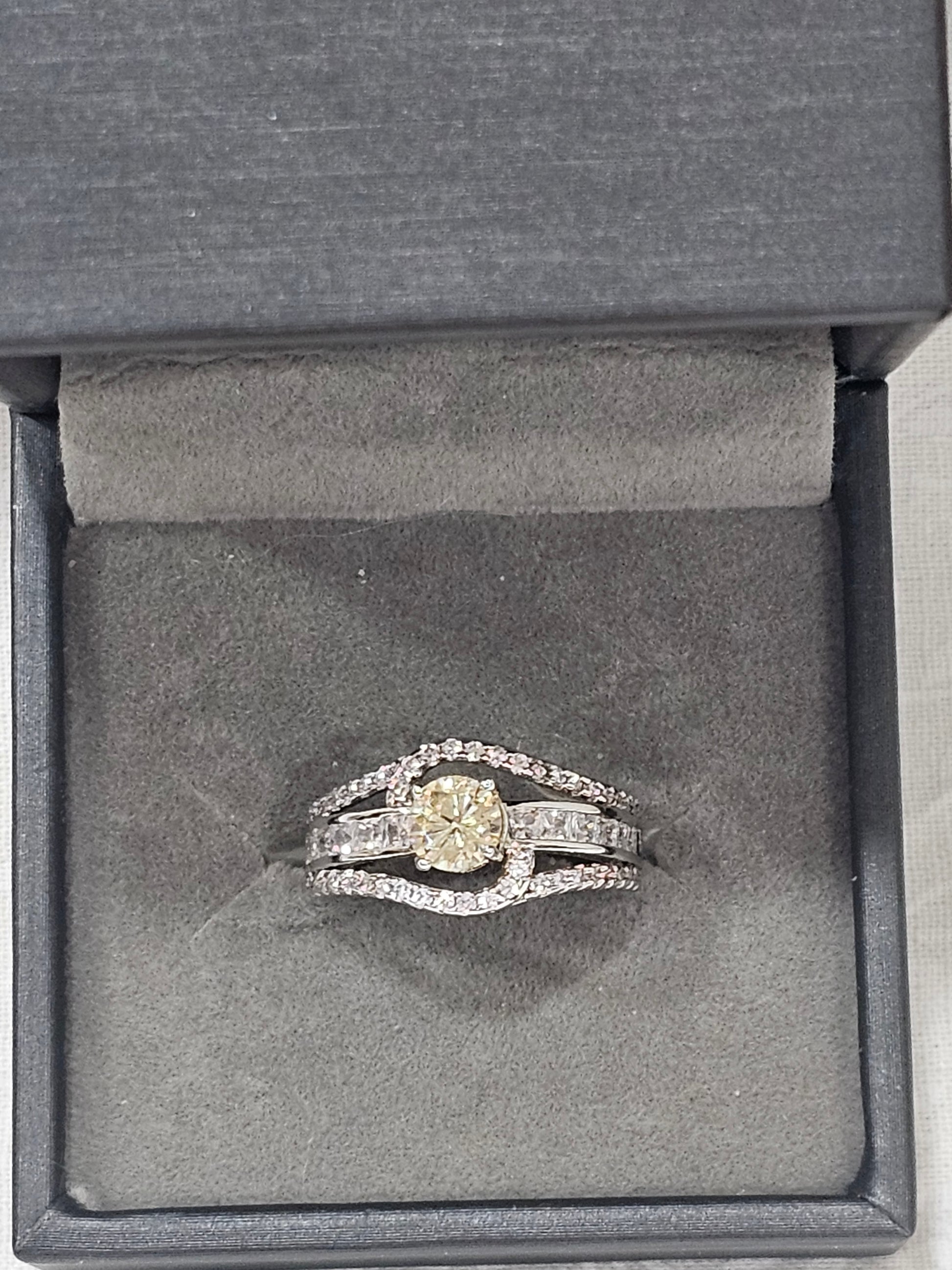 Sterling Silver Moonstone Gemstone Ring - Size 7