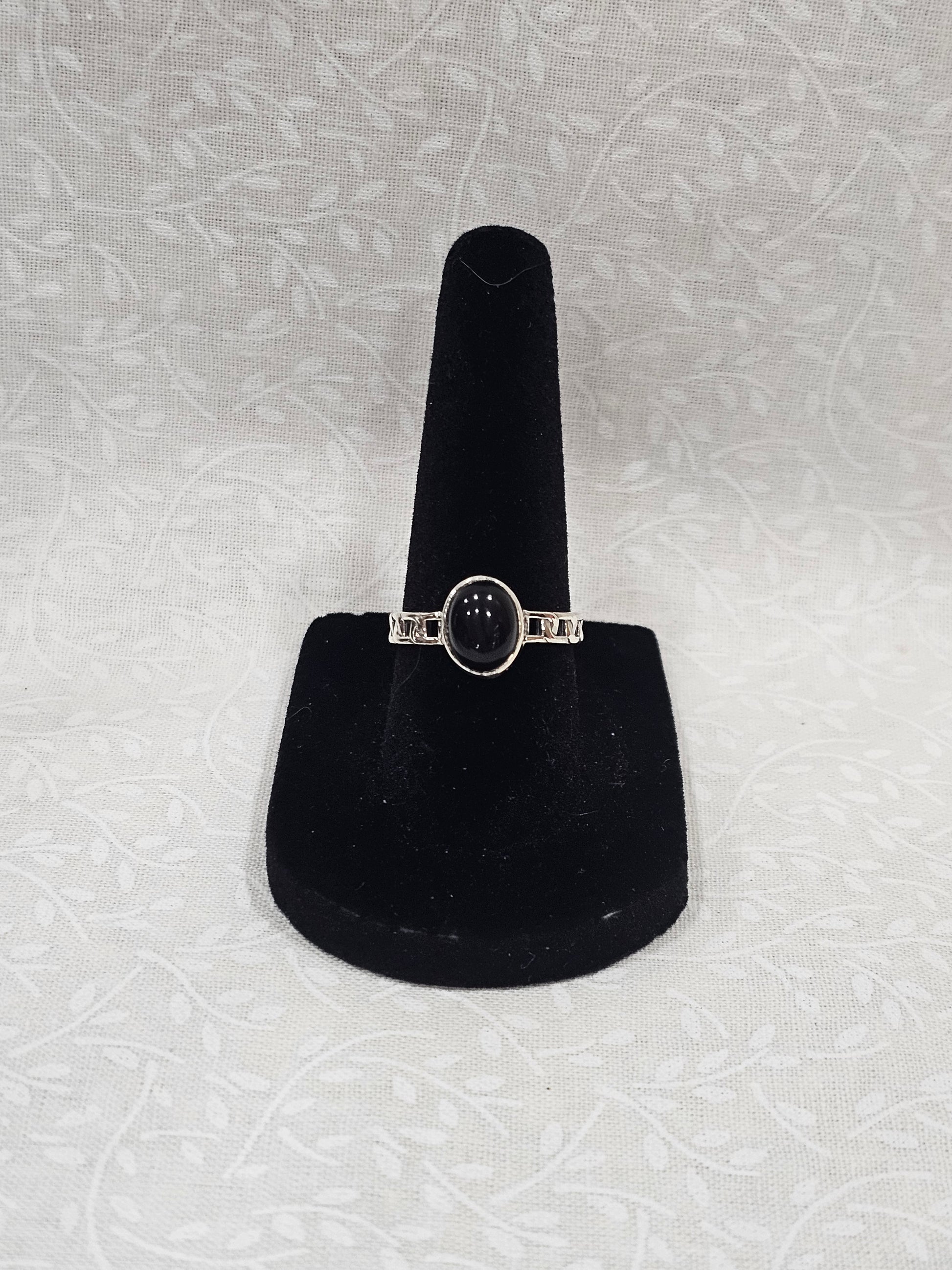 Sterling Silver Black Onyx Gemstone Ring - Size 7.5