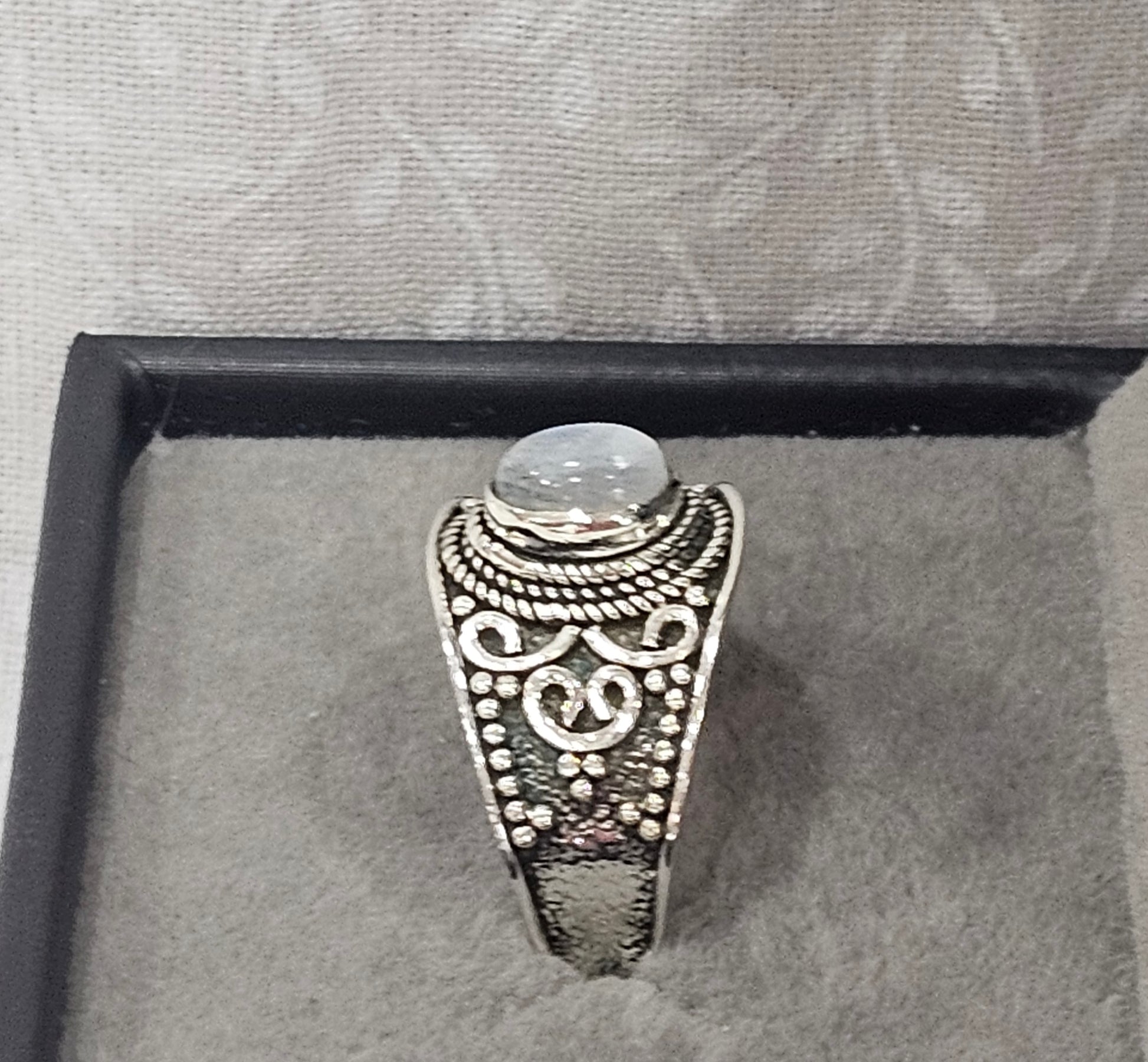 Sterling Silver Moonstone Gemstone Ring - Size 7
