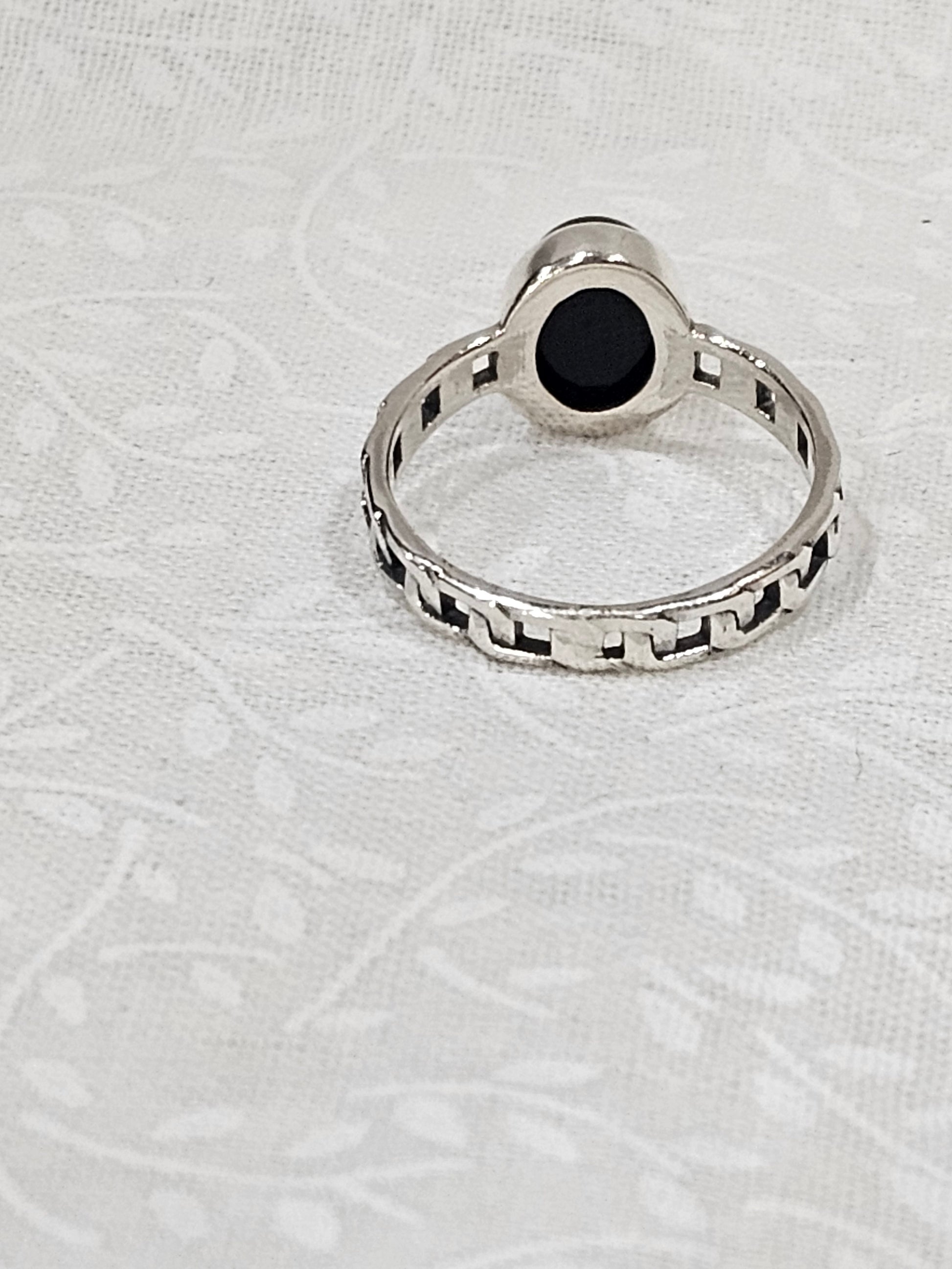 Sterling Silver Black Onyx Gemstone Ring - Size 7.5