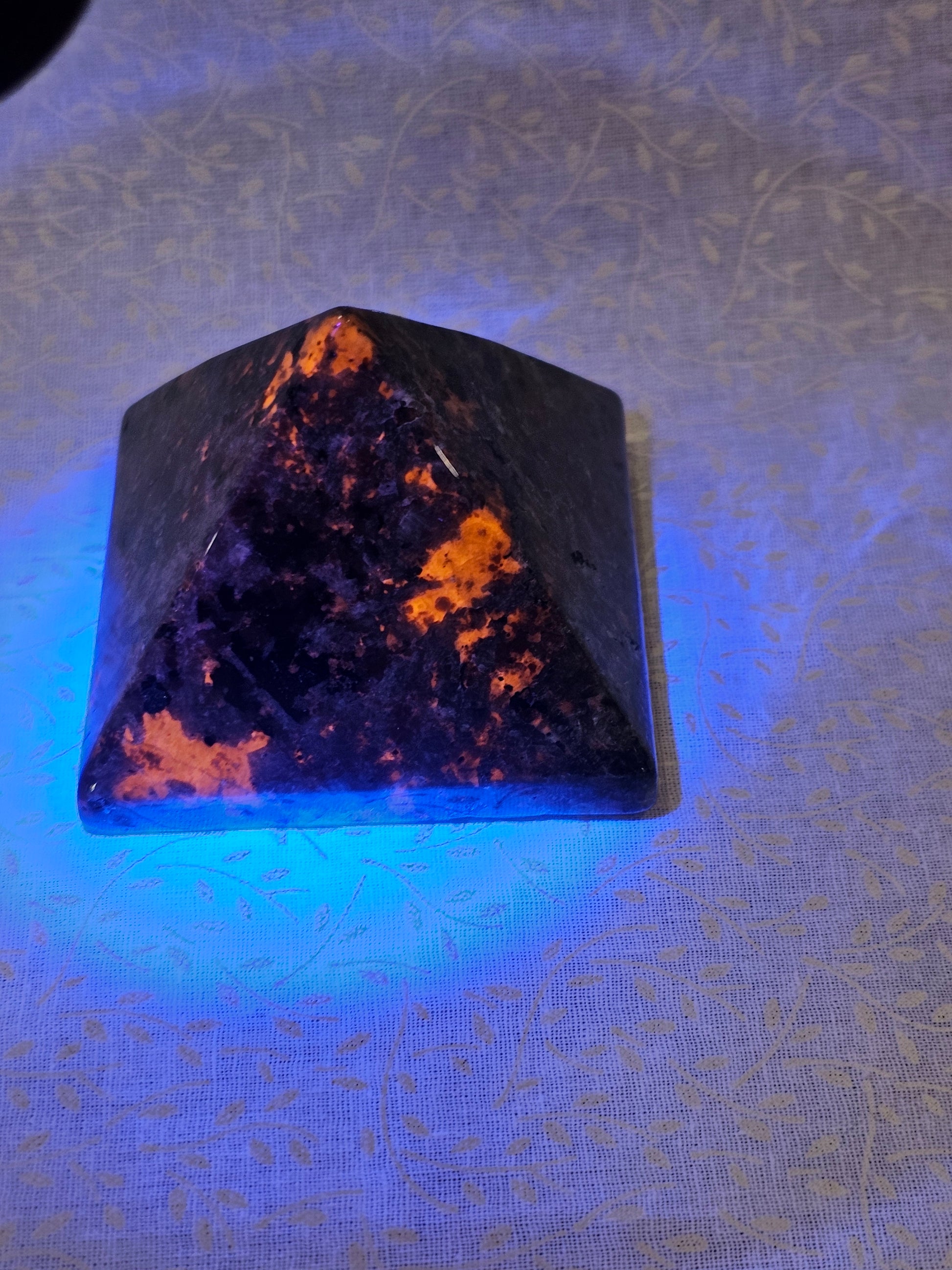 Yooperlite Crystal Pyrimd