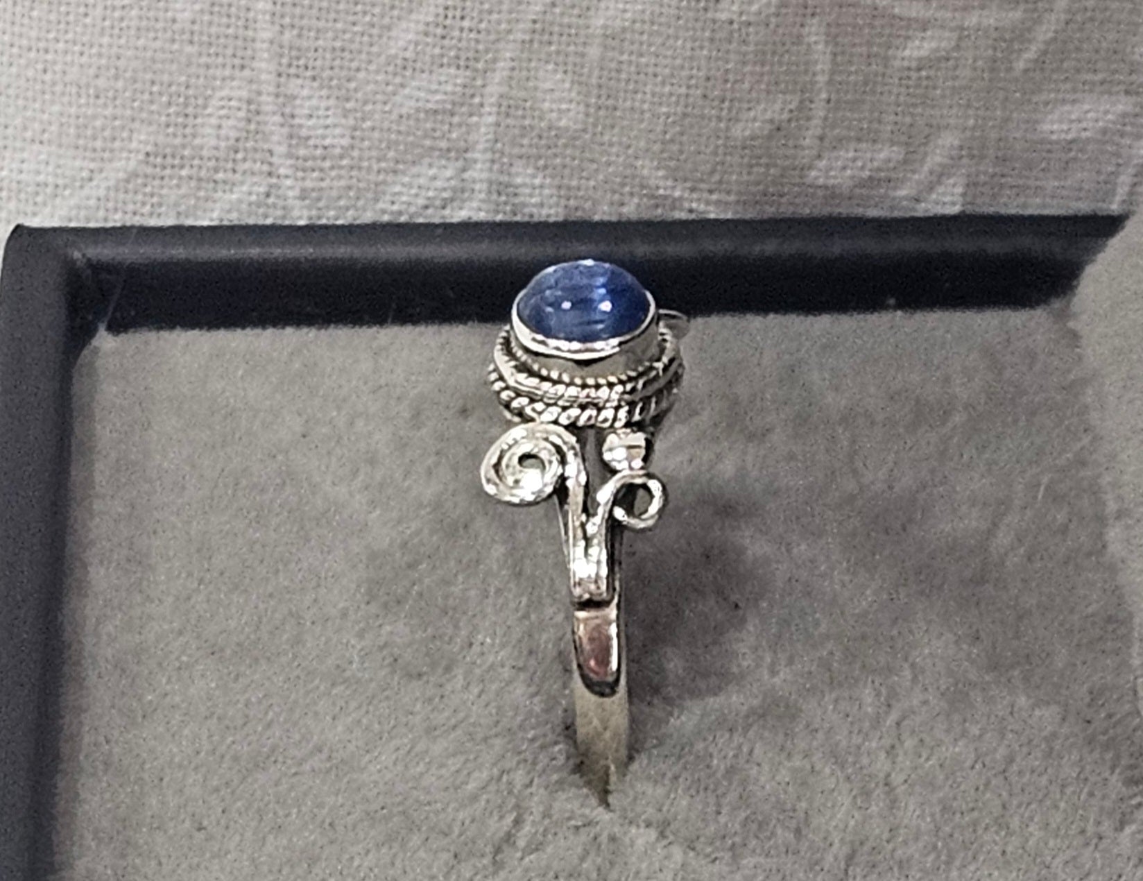 Sterling Silver Lapis Lazuli Gemstone Ring Deep Blue - Size 7.5