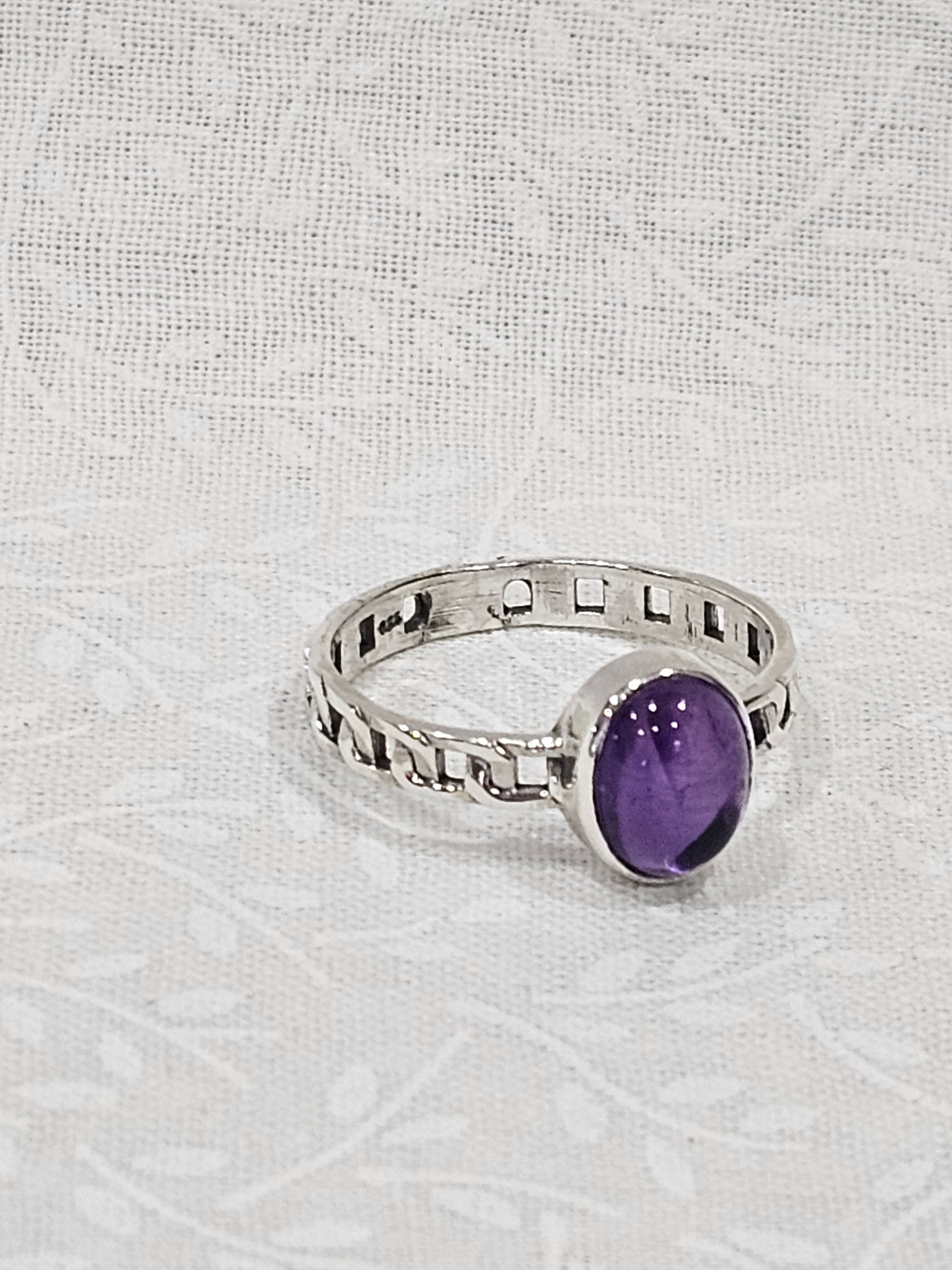 Sterling Silver Amethyst Gemstone Ring - Size 8.5
