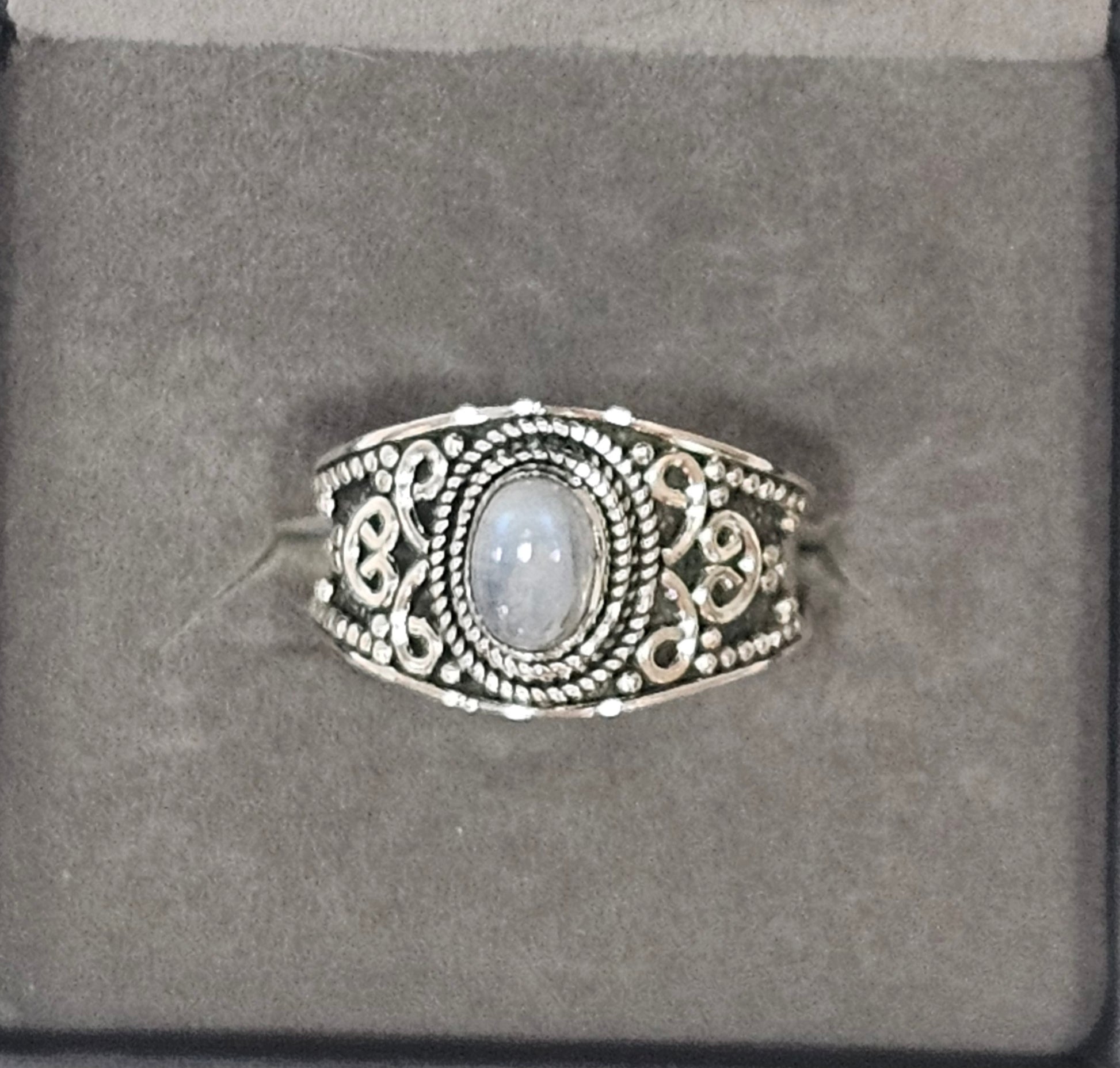 Sterling Silver Moonstone Gemstone Ring - Size 7