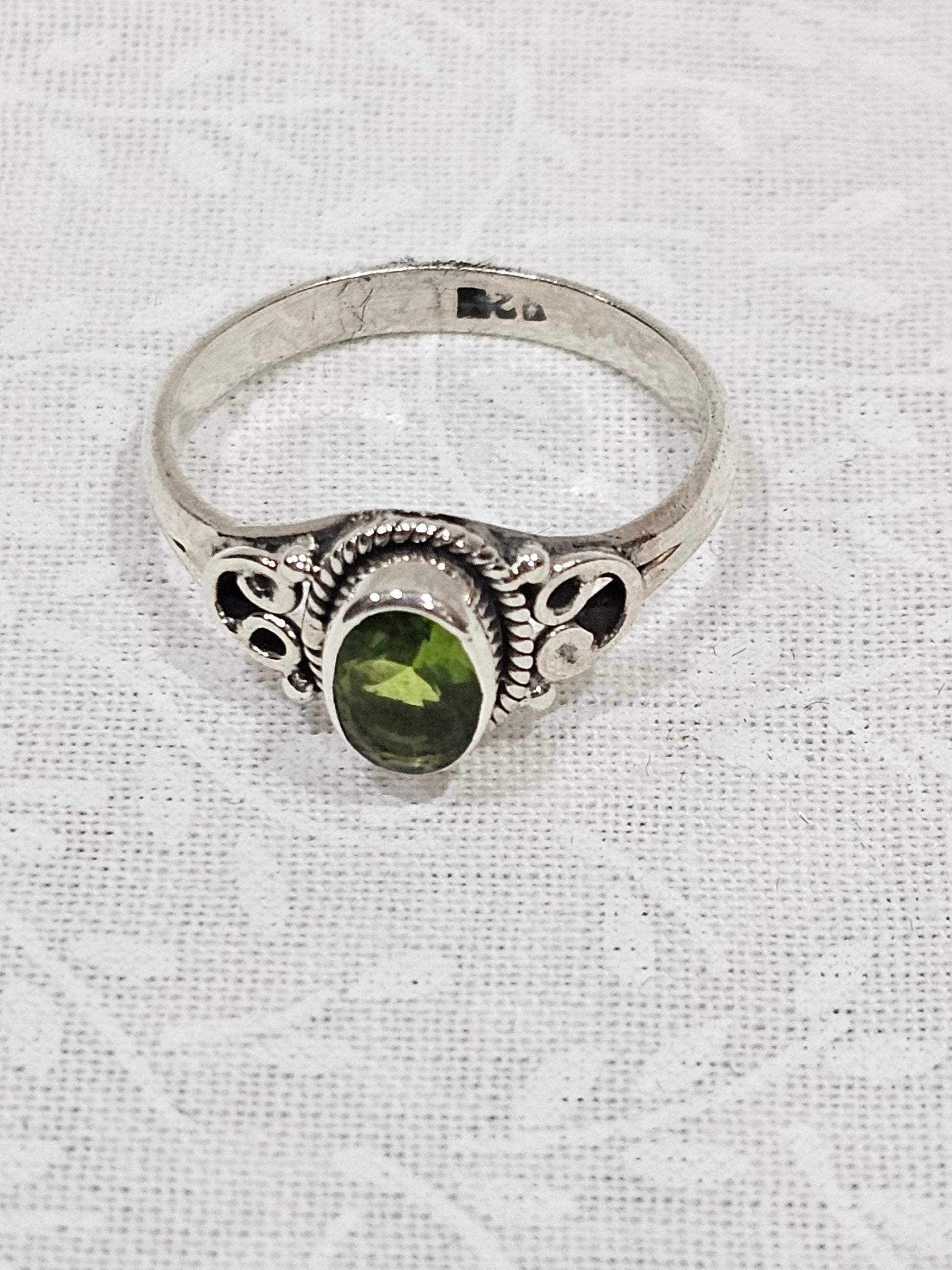 Sterling Silver Peridot Gemstone Ring - Size 7.5