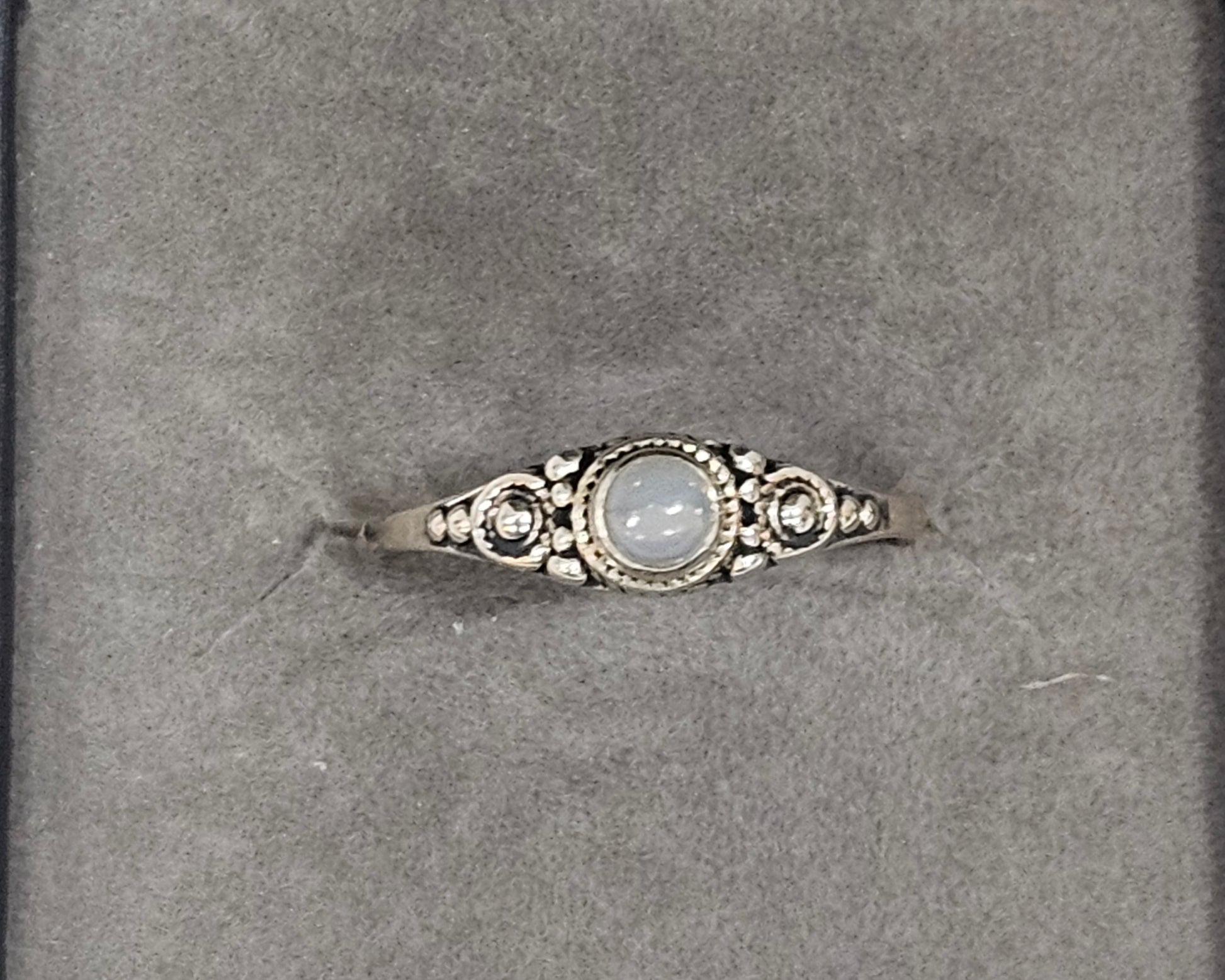 Sterling Silver Moonstone Gemstone Ring - Size 9
