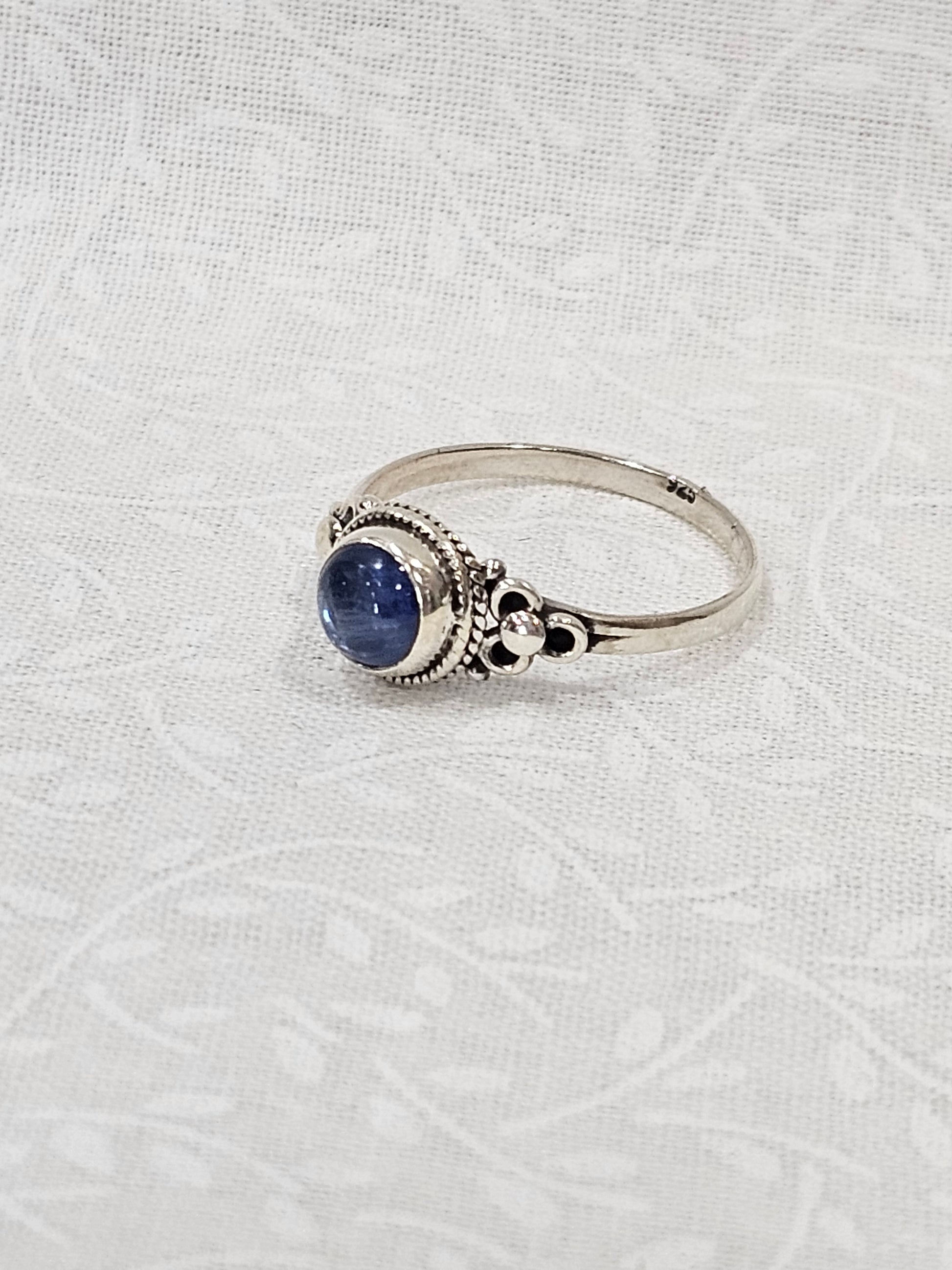 Sterling Silver Blue Kyanite Ring - Size 8.5