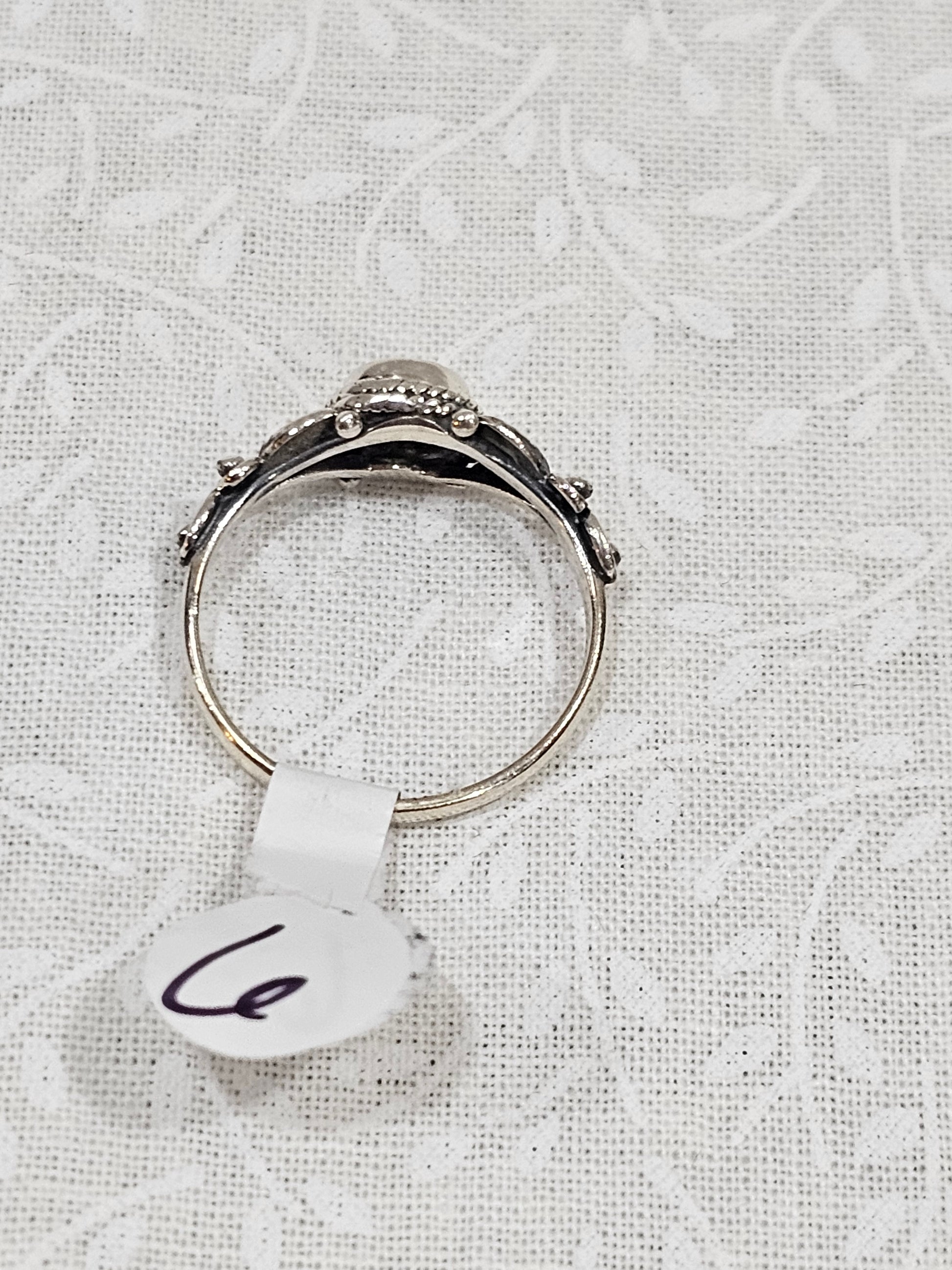 Sterling Silver Peridot Gemstone Ring - Size 6