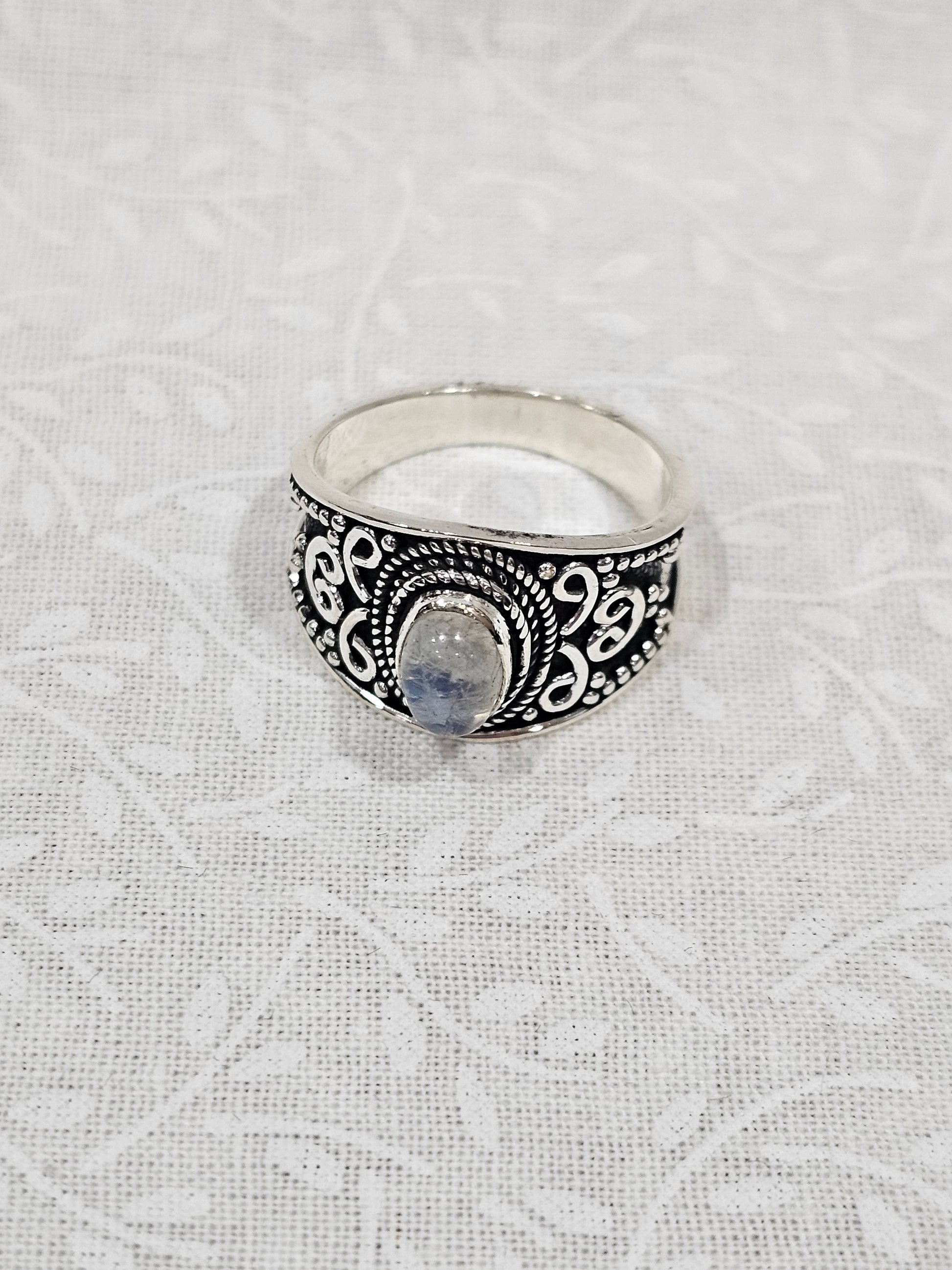 Sterling Silver Moonstone Gemstone Ring - Size 7.5