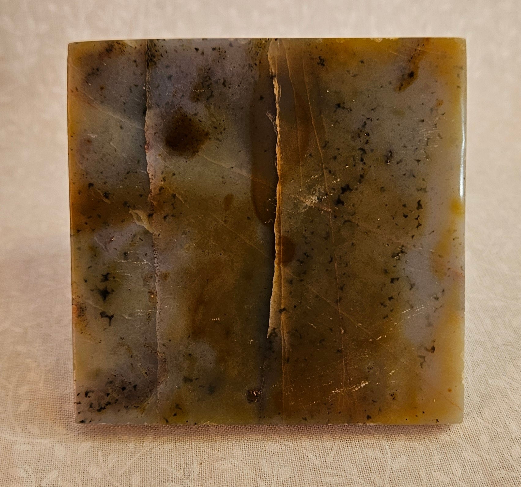 Agate Crystal Pyrimd