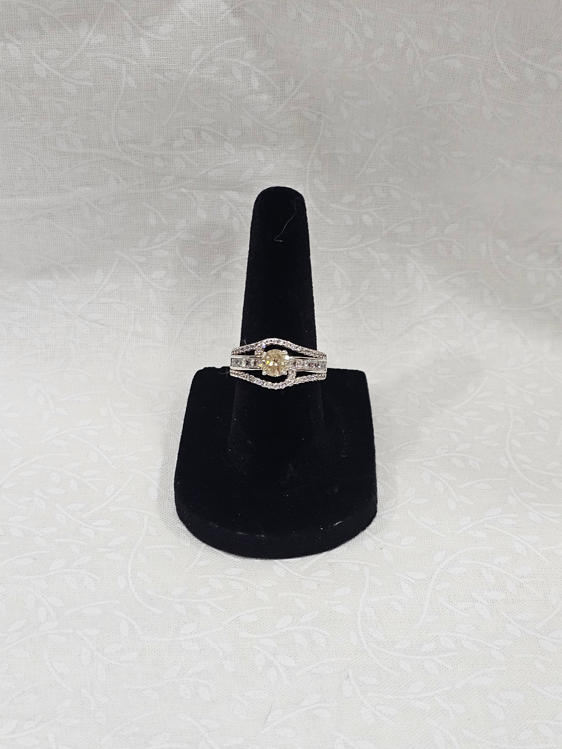 Sterling Silver Moonstone Gemstone Ring - Size 7