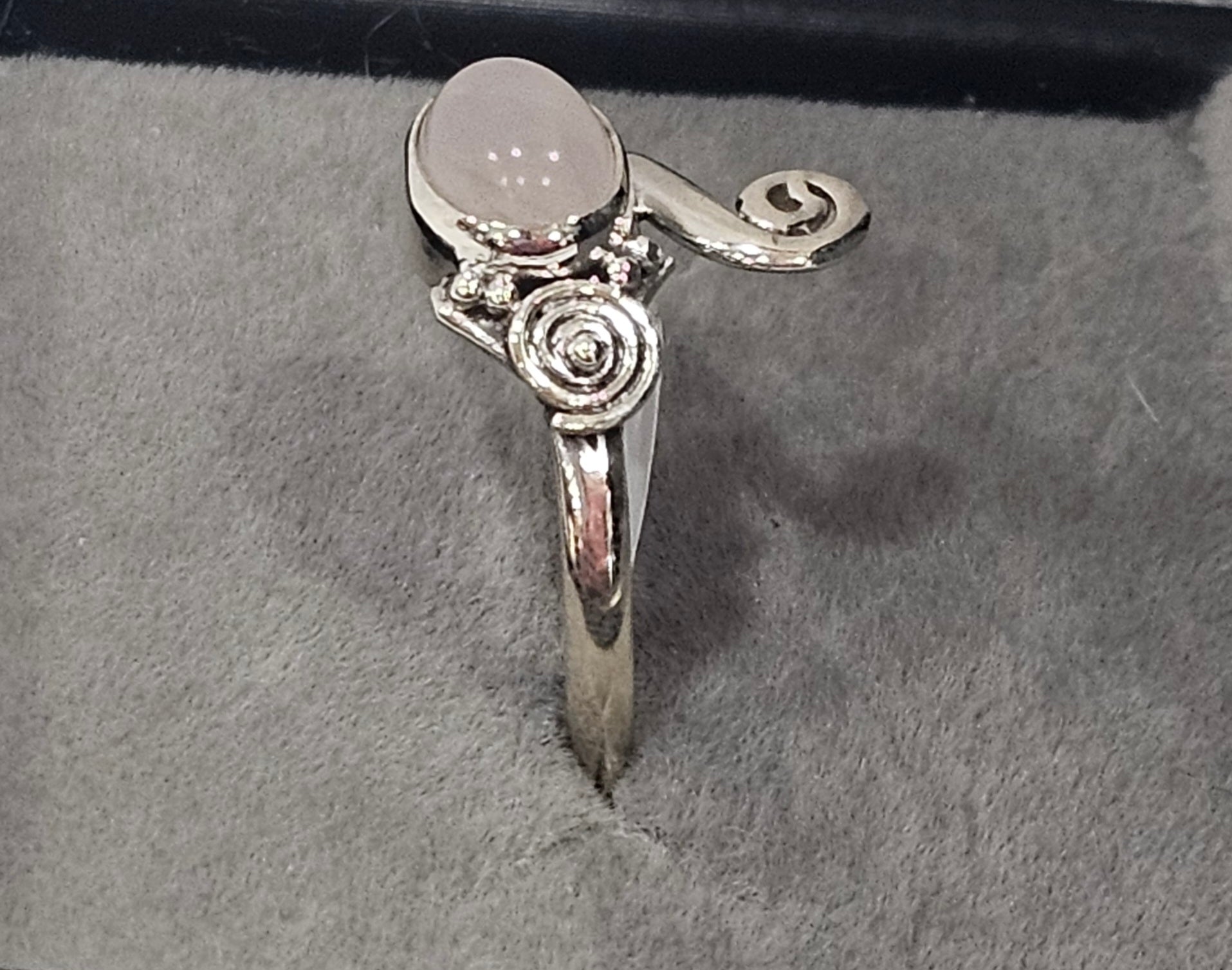 Sterling Silver Rose Quartz Gemstone Ring - Size 7.5