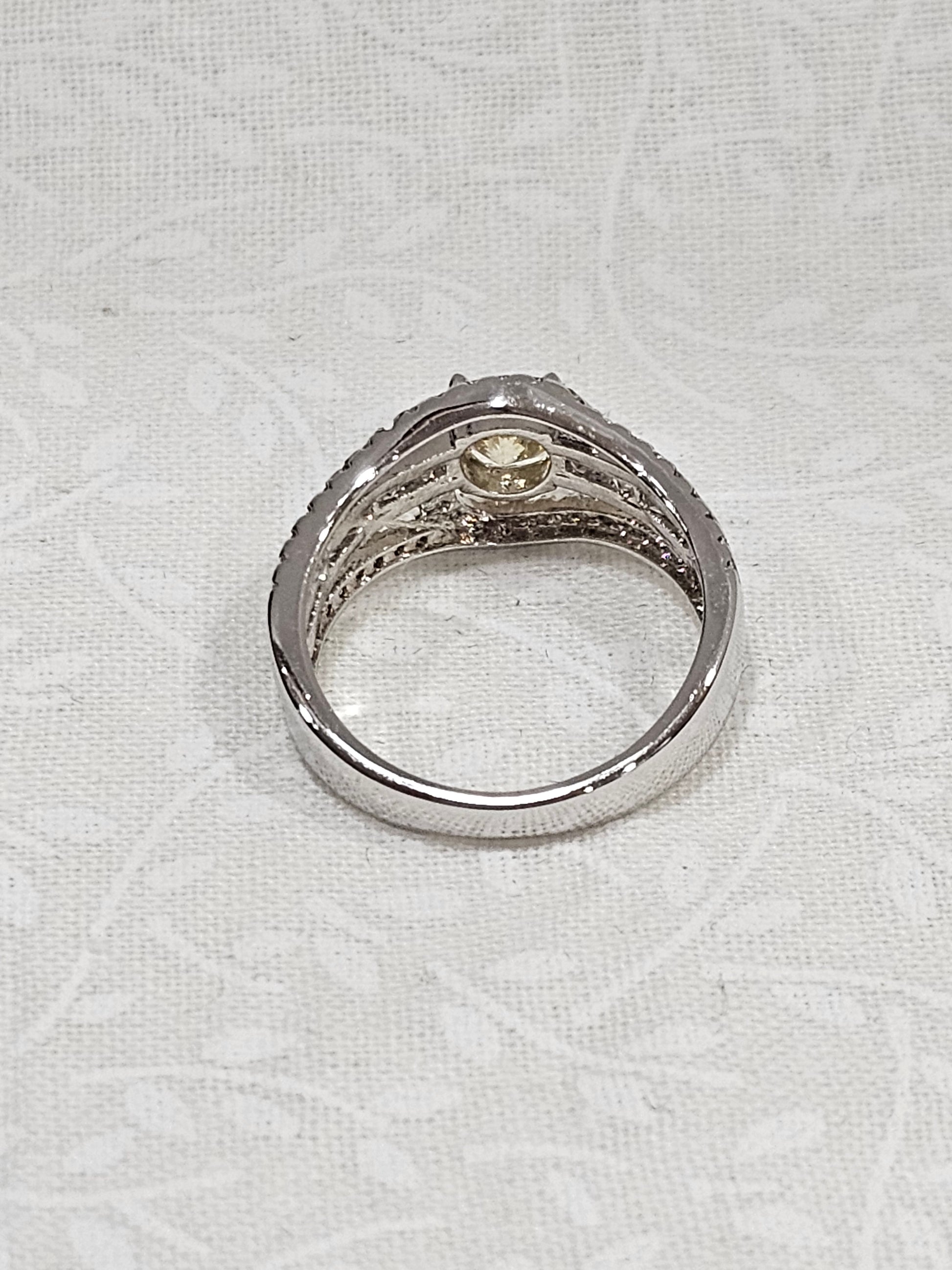 Sterling Silver Moonstone Gemstone Ring - Size 7