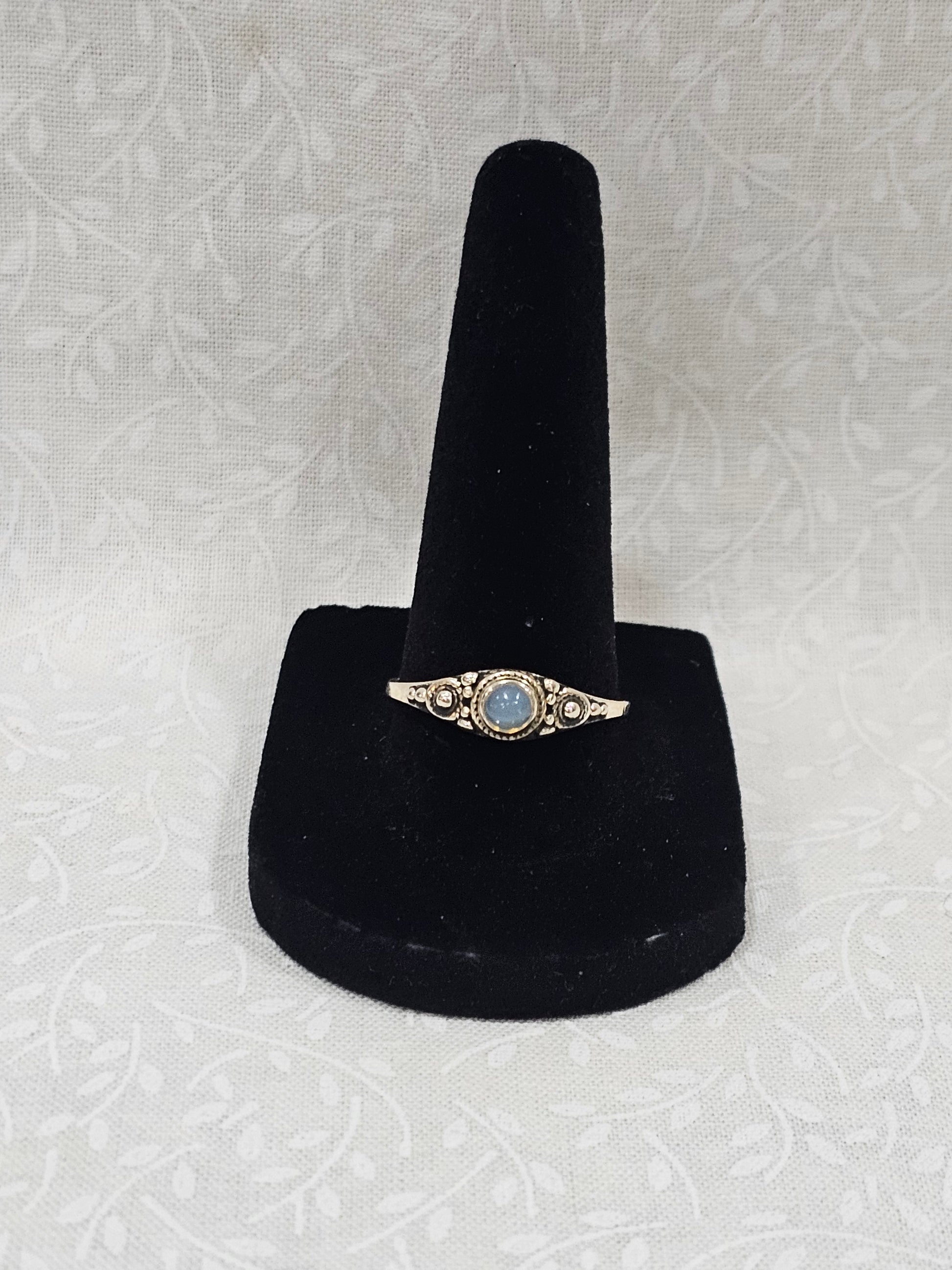Sterling Silver Moonstone Gemstone Ring - Size 9