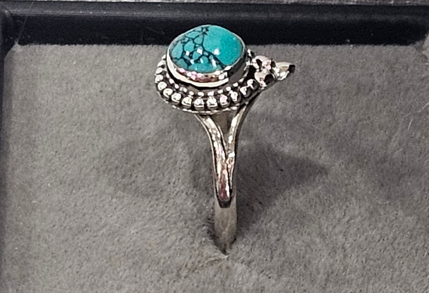 Sterling Silver Turquoise Gemstone Ring - Size 7.5