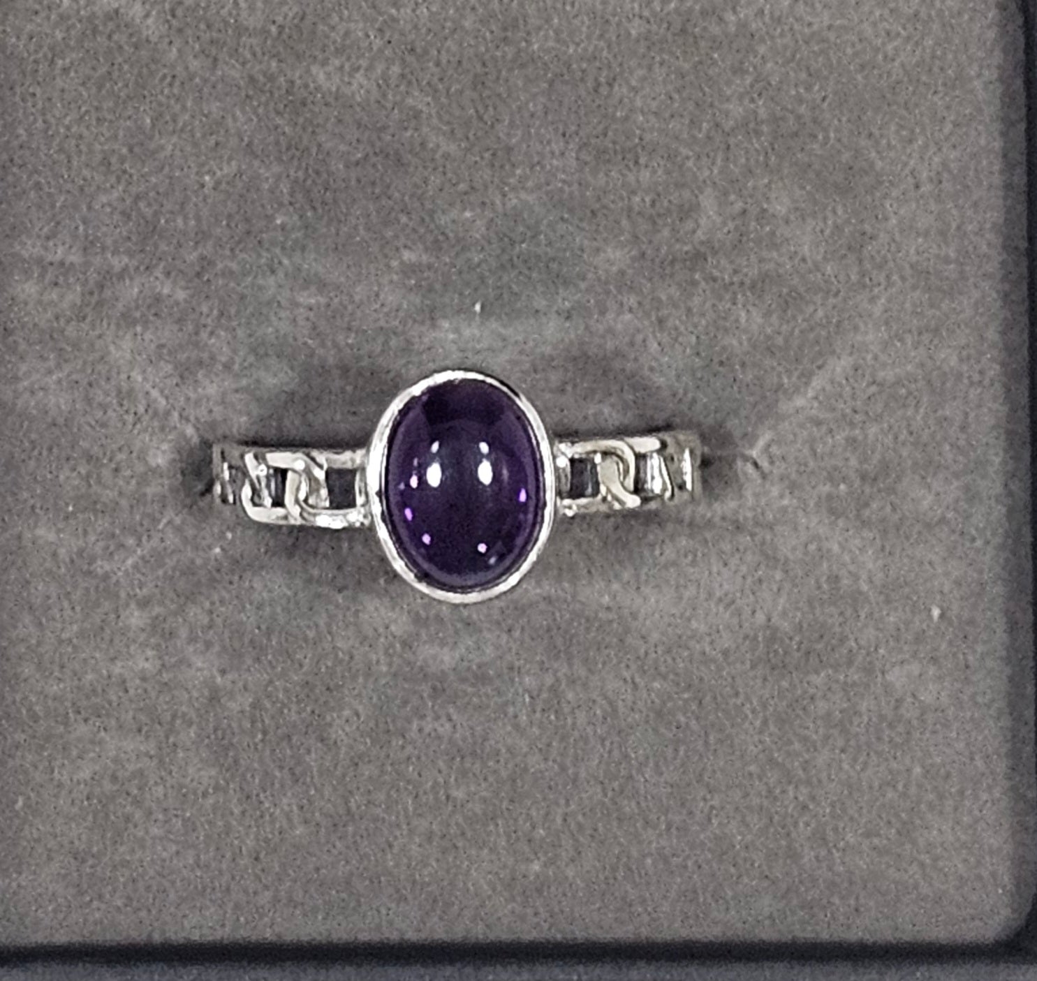 Sterling Silver Amethyst Gemstone Ring - Size 8.5