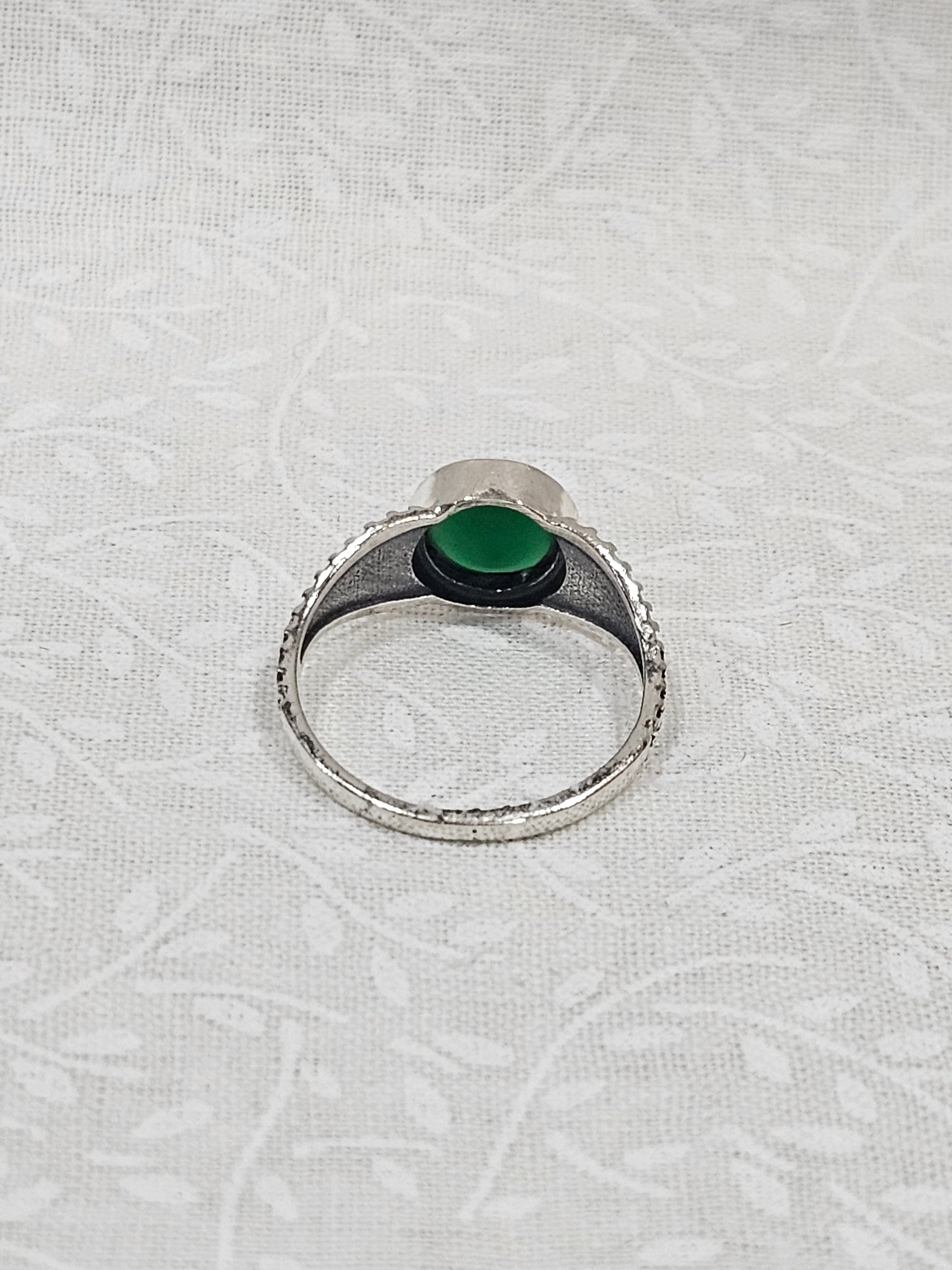 Sterling Silver Emerald Gemstone Ring - Size 7.5