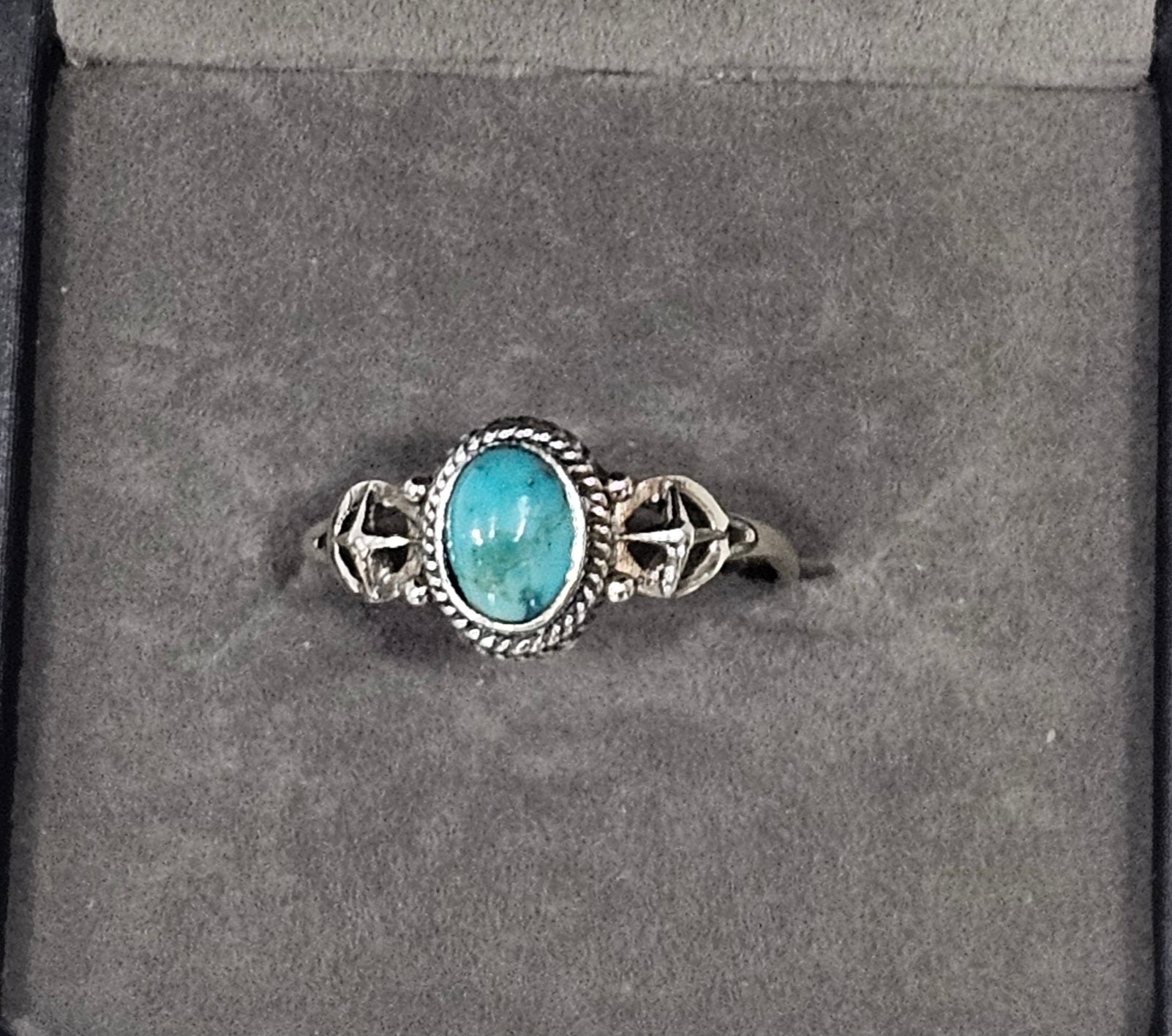 Sterling Silver Turquoise Gemstone Ring - Size 8.5