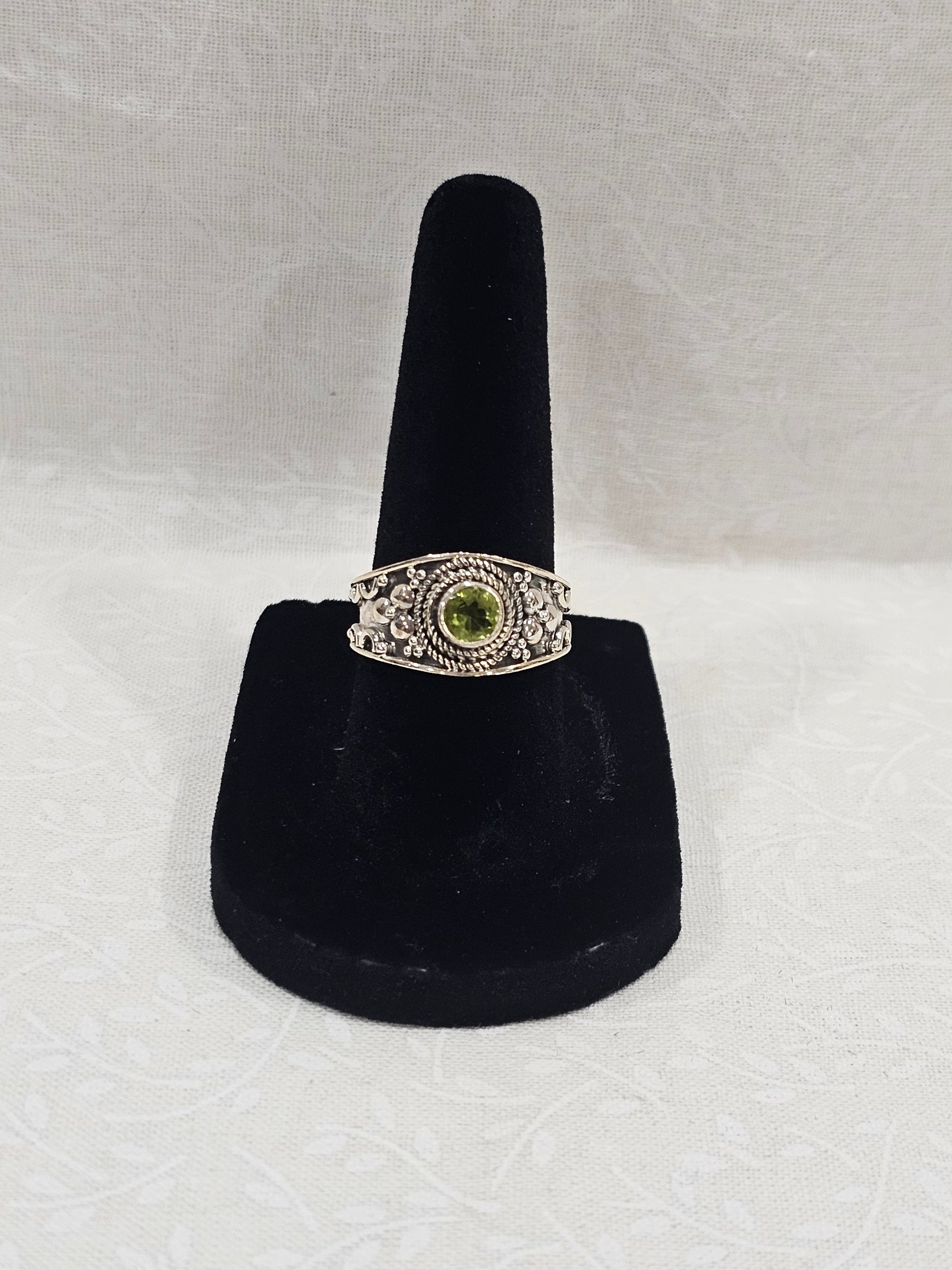 Sterling Silver Peridot Gemstone Ring - Size 7