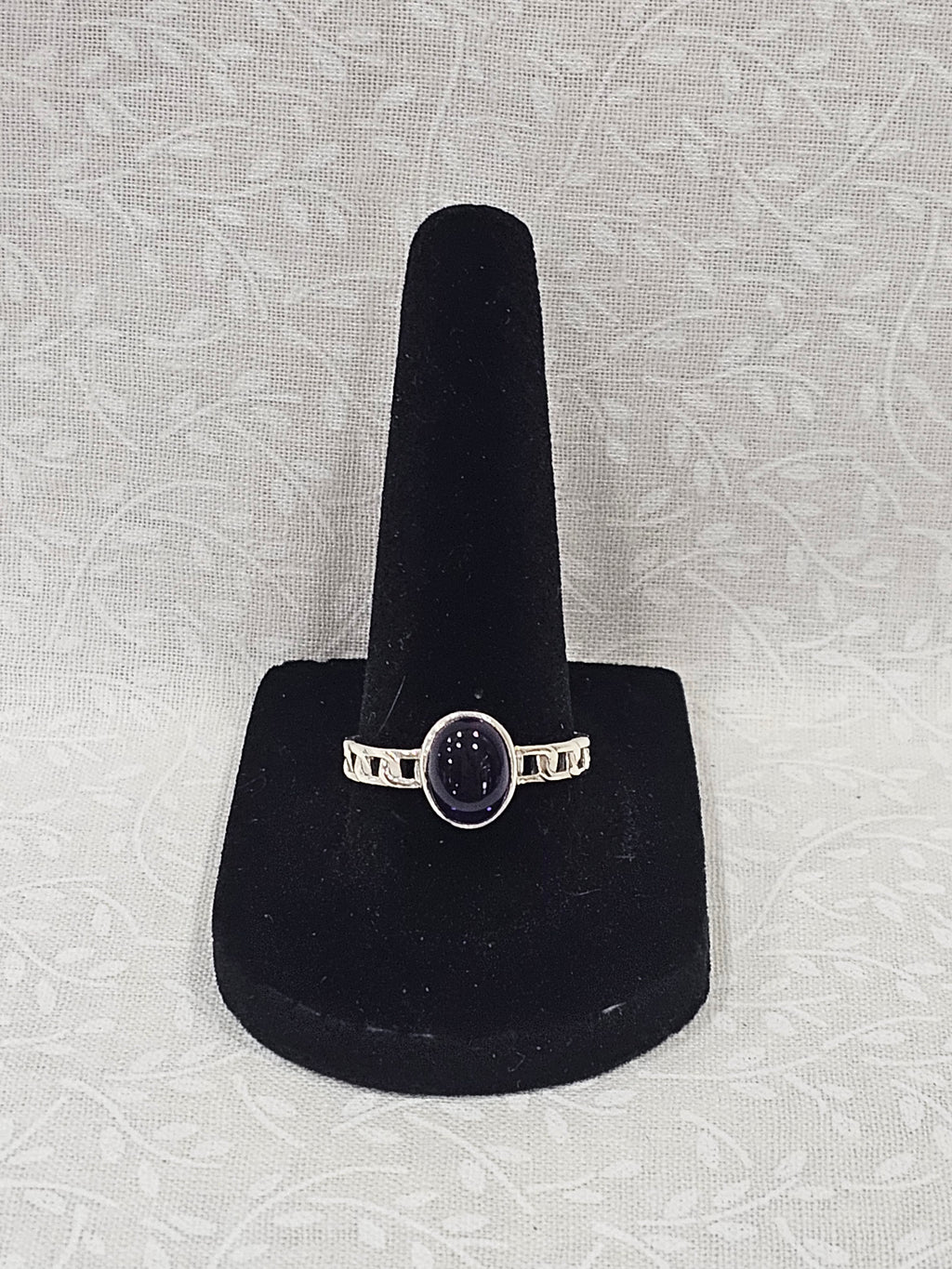 Sterling Silver Amethyst Gemstone Ring - Size 8.5