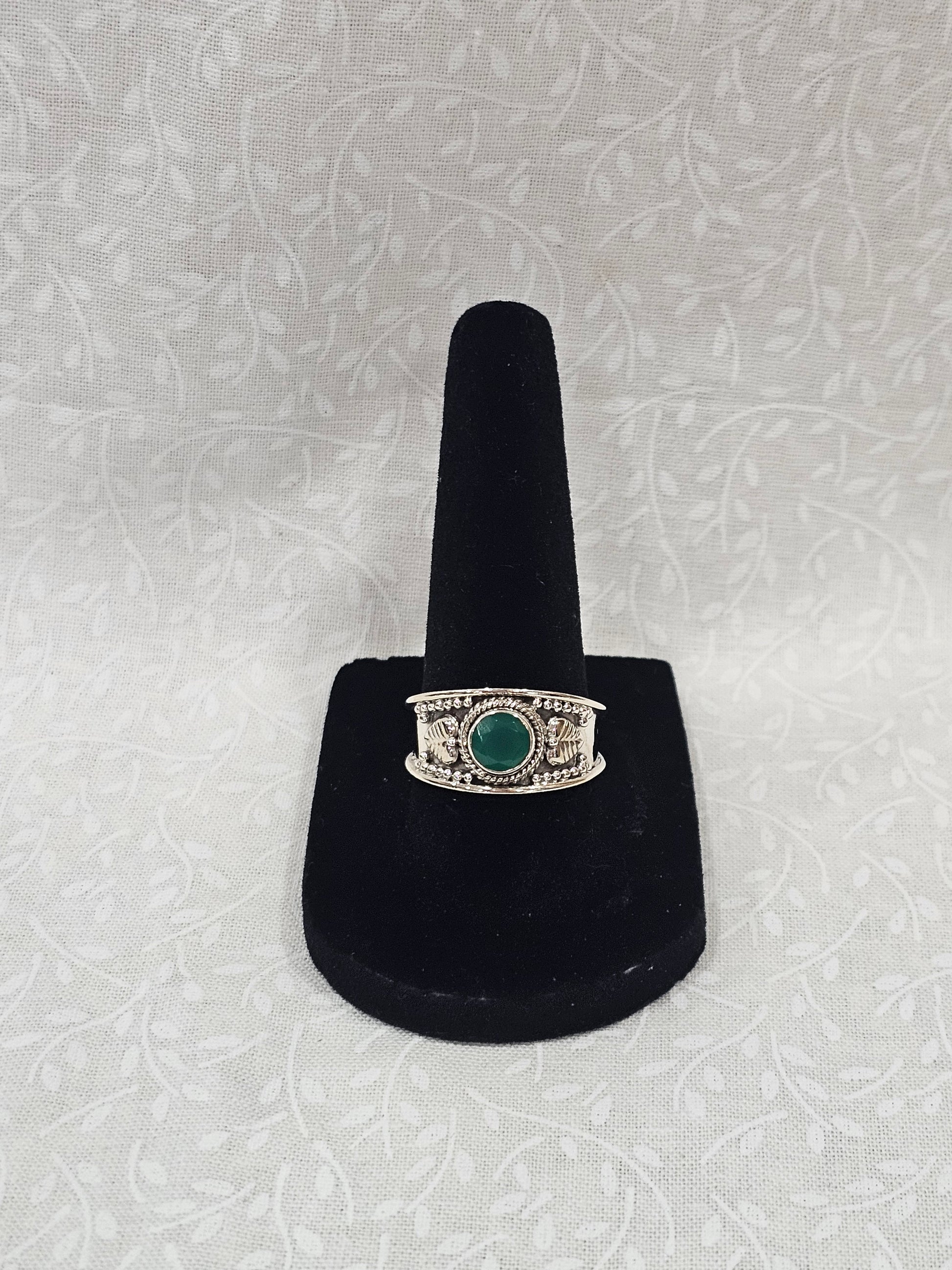 Sterling Silver Emerald Gemstone Ring Heart Chakra - Size 8