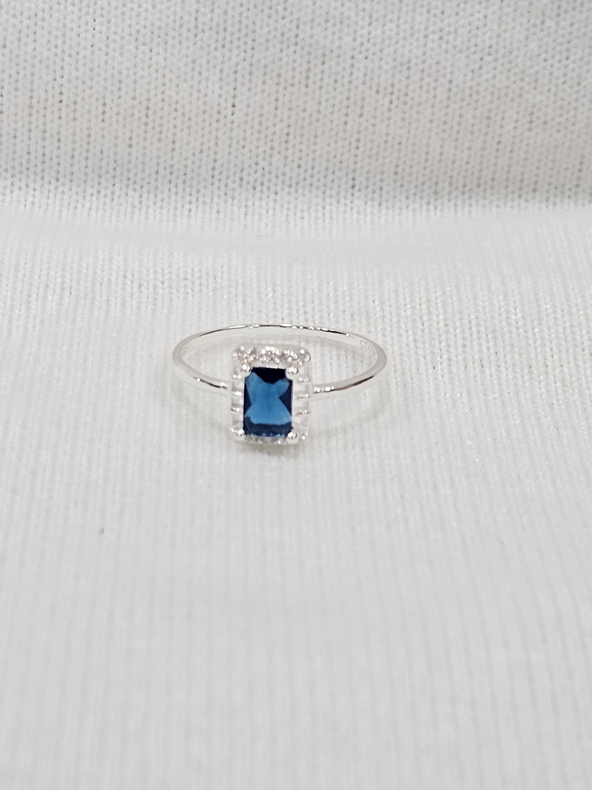 Sapphire Gemstone Sterling Silver Ring - Size 6