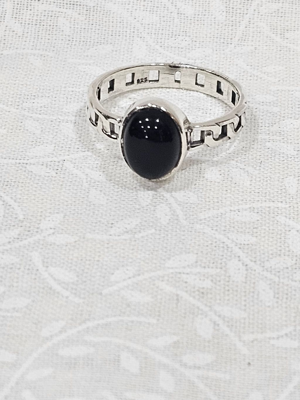 Sterling Silver Black Onyx Gemstone Ring - Size 7.5