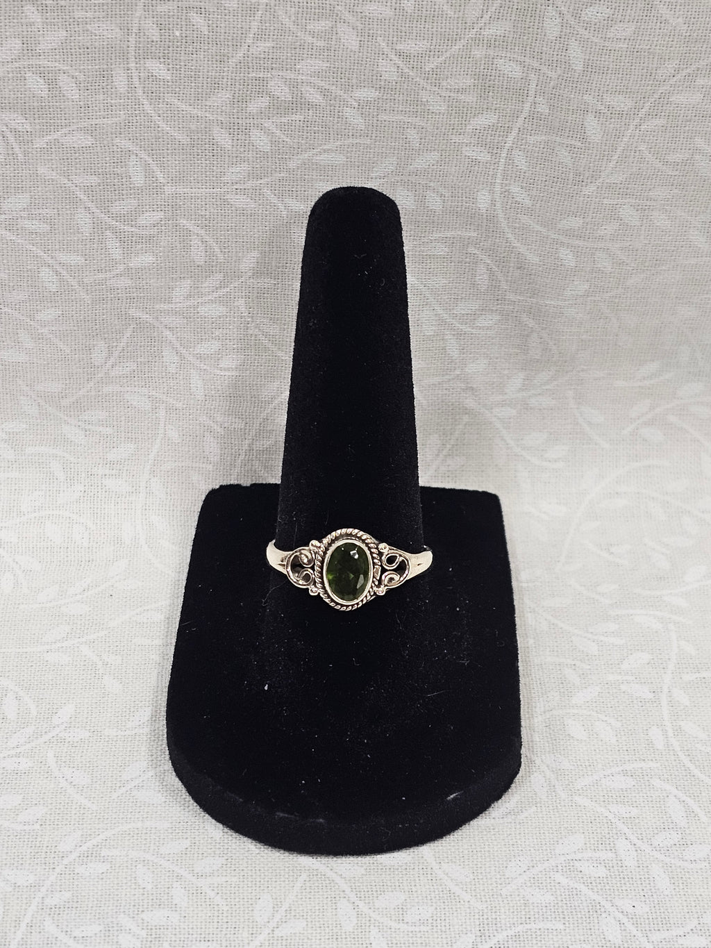 Sterling Silver Peridot Gemstone Ring - Size 7.5
