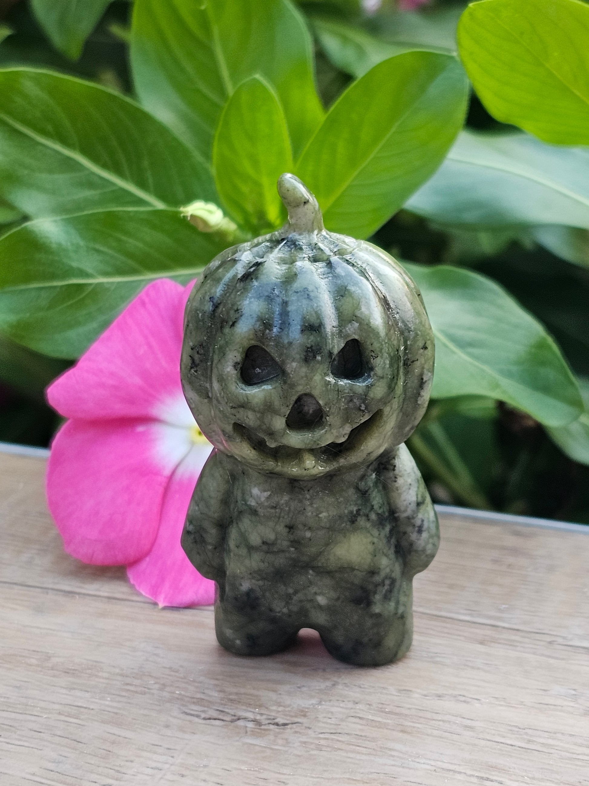 Serpentine pumpkin Head Crystal