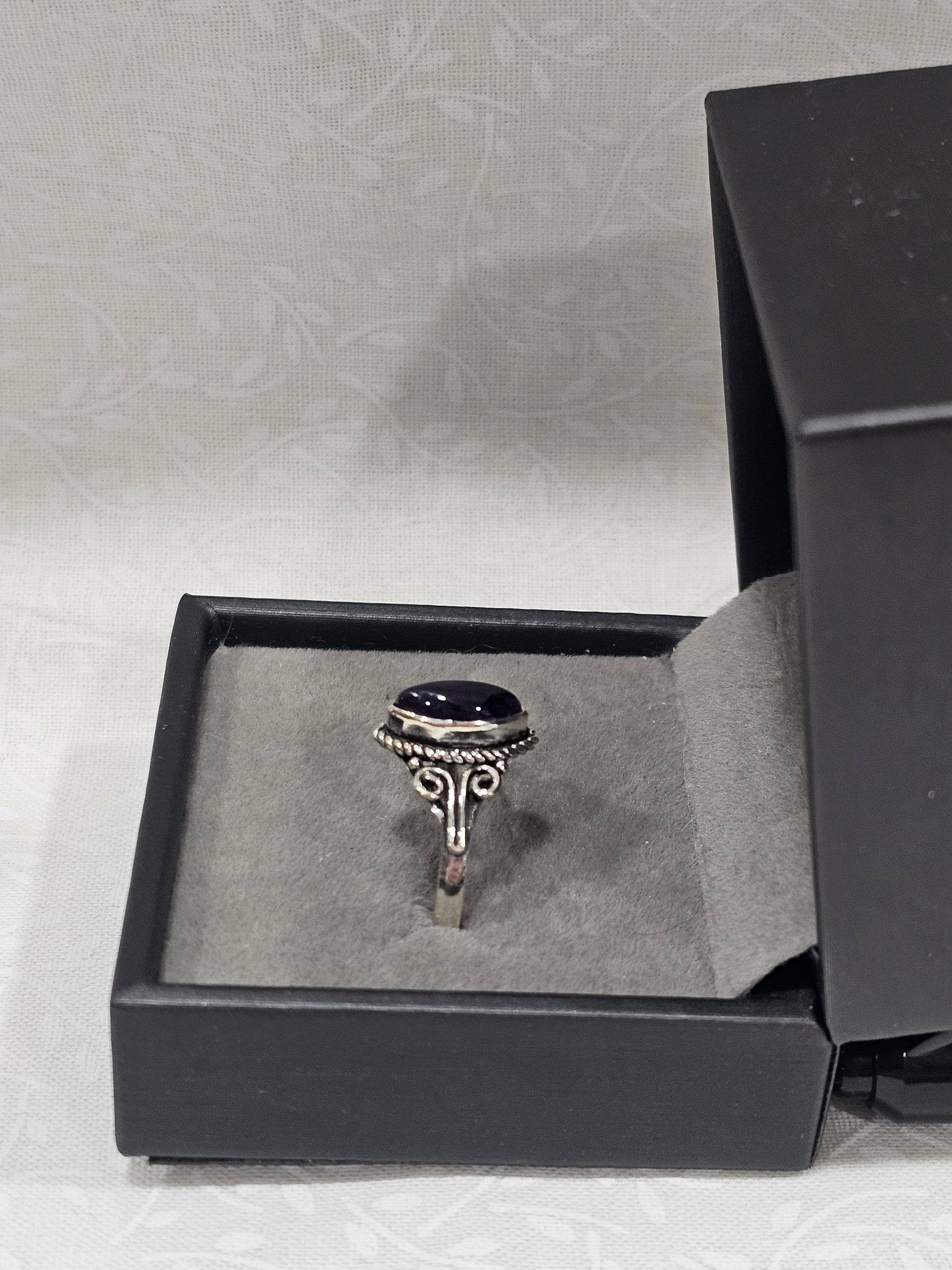 Sterling Silver Amethyst Gemstone Ring - Size 7