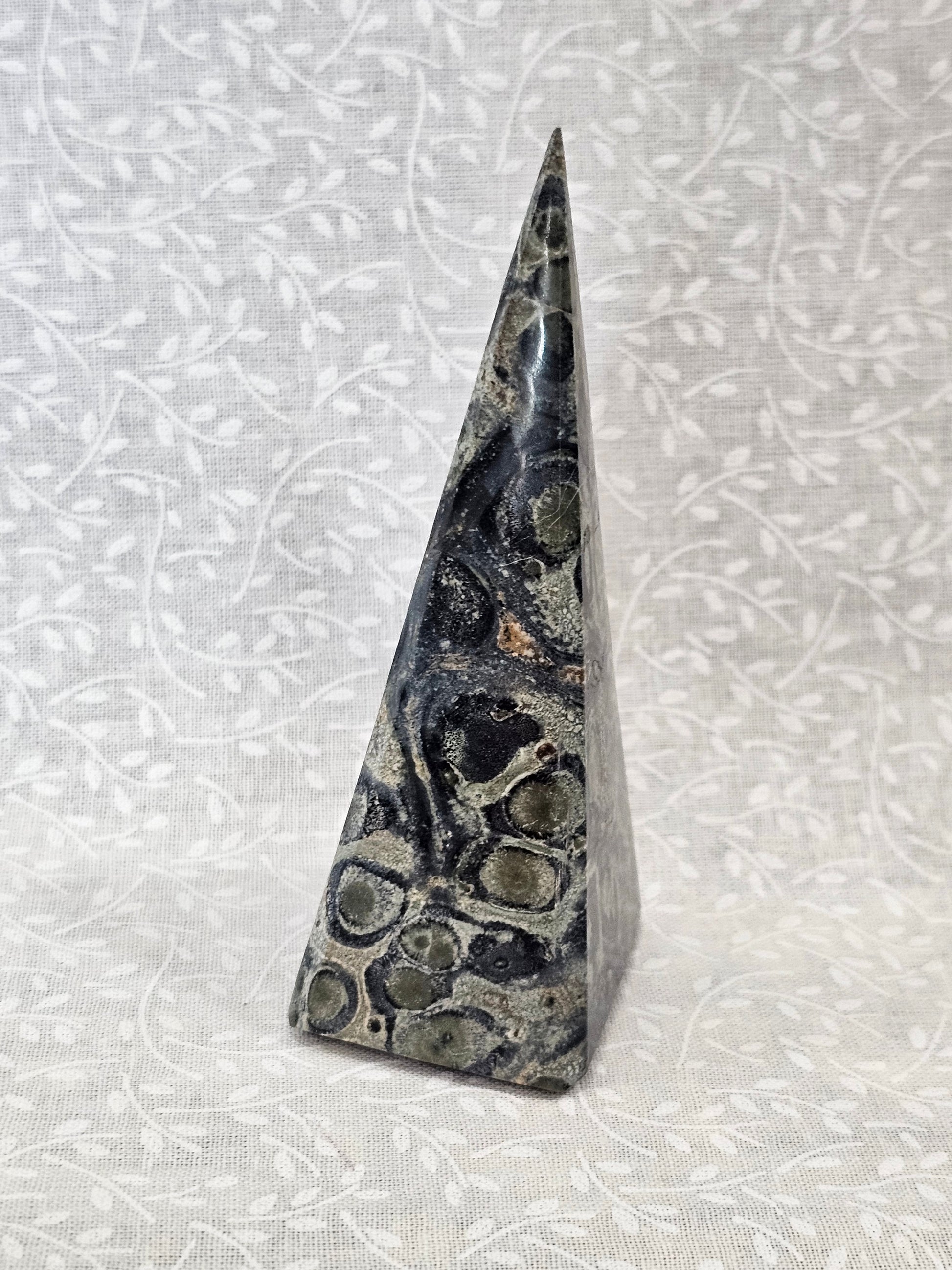 Kambaba Crystal Pyrimd