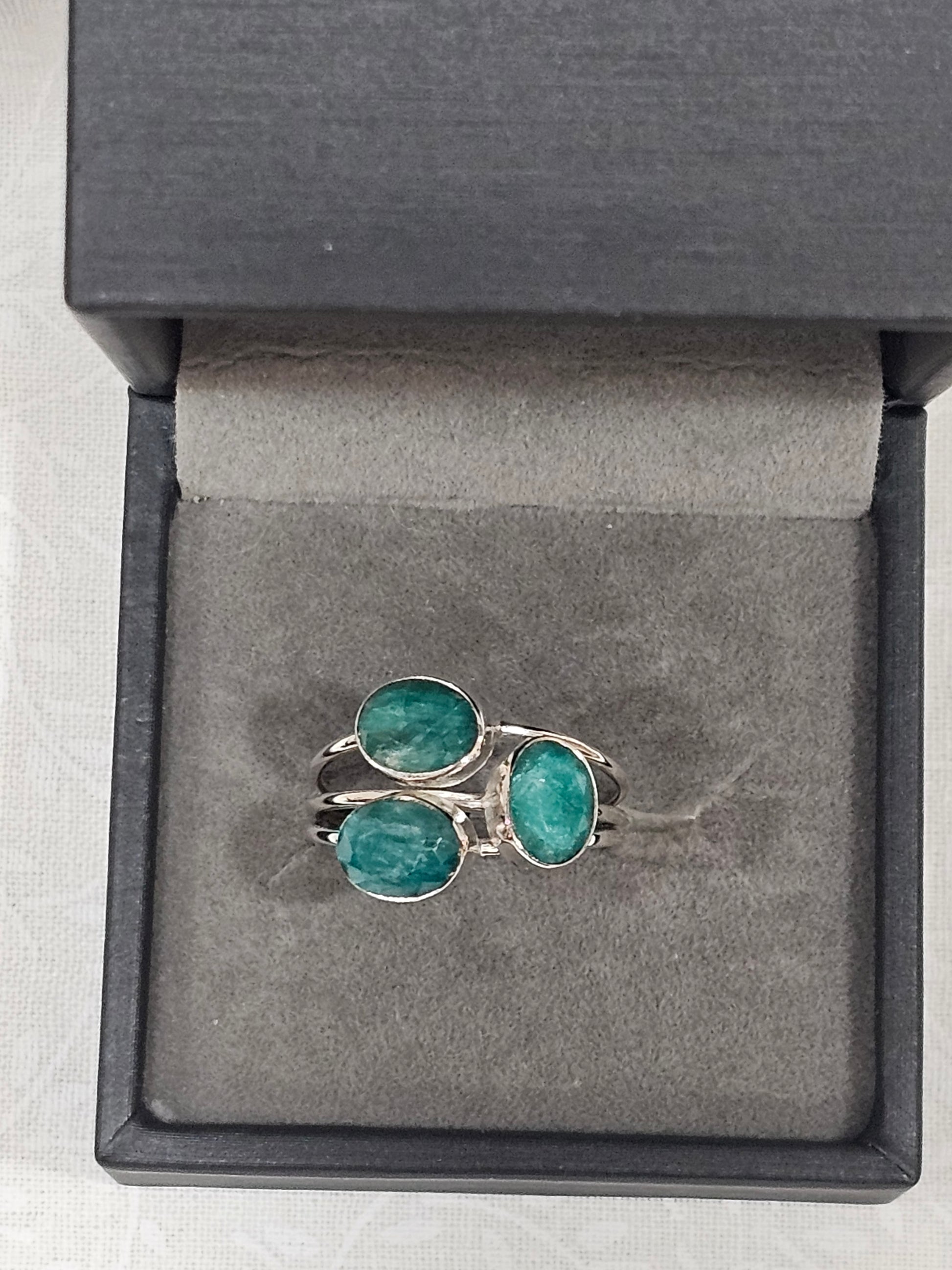 Sterling Silver Emerald Gemstone Ring May Birthstone - Size 9
