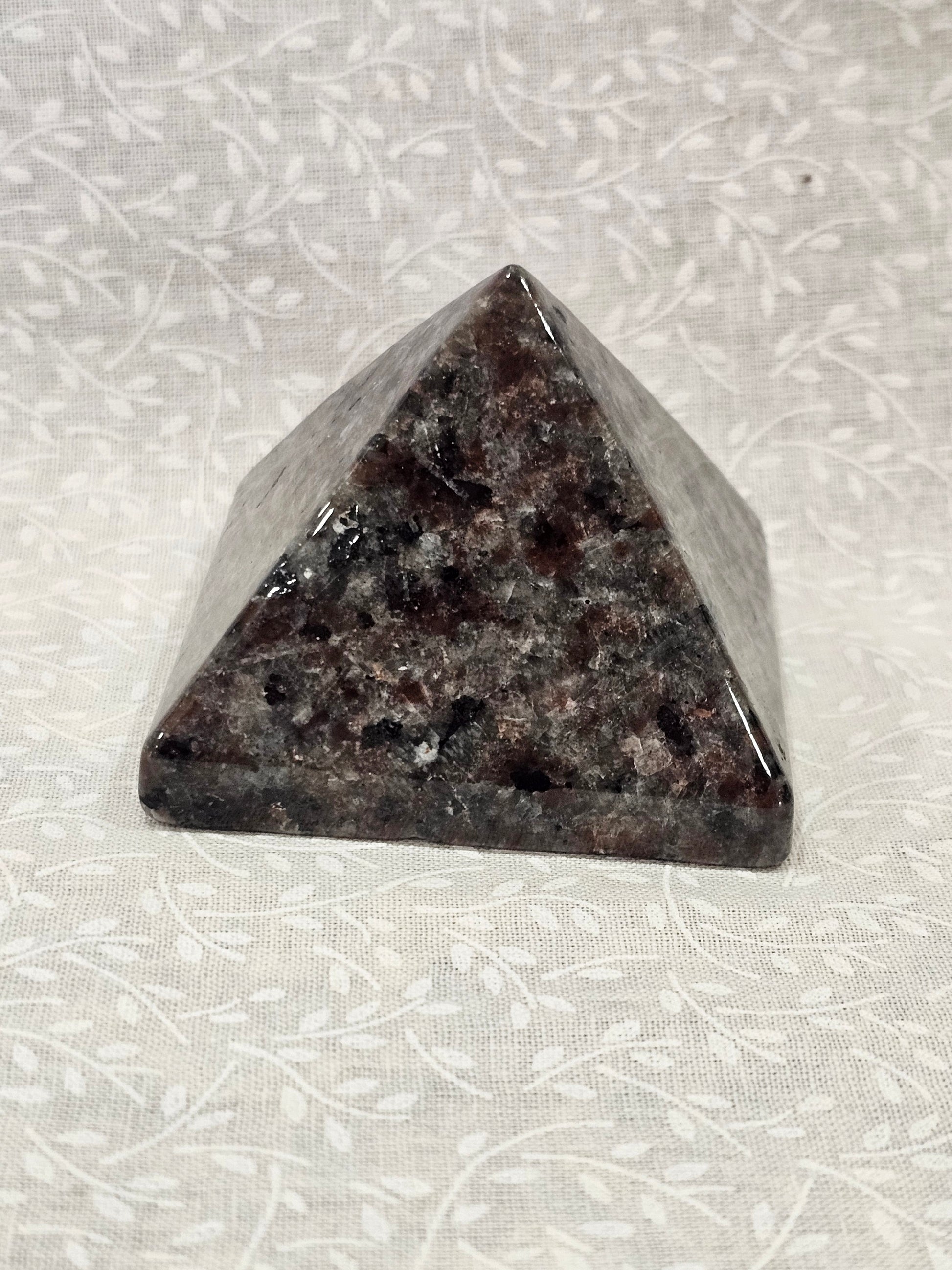 Yooperlite Crystal Pyrimd
