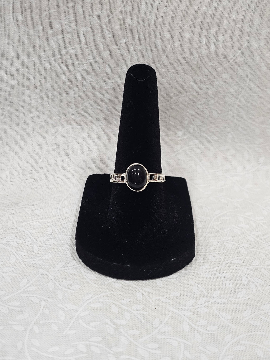 Sterling Silver Black Onyx Gemstone Ring - Size 7.5