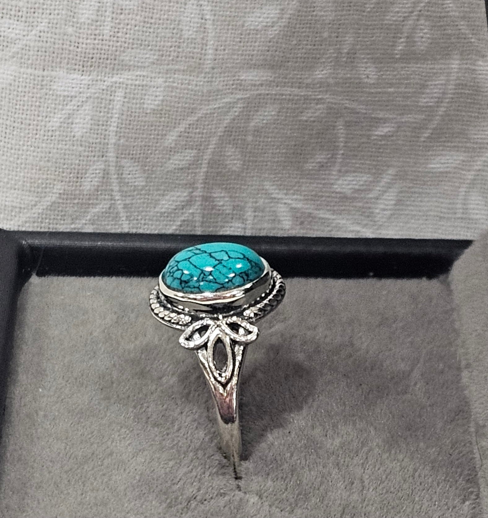 Sterling Silver Classic Turquoise Ring Timeless Design - Size 8