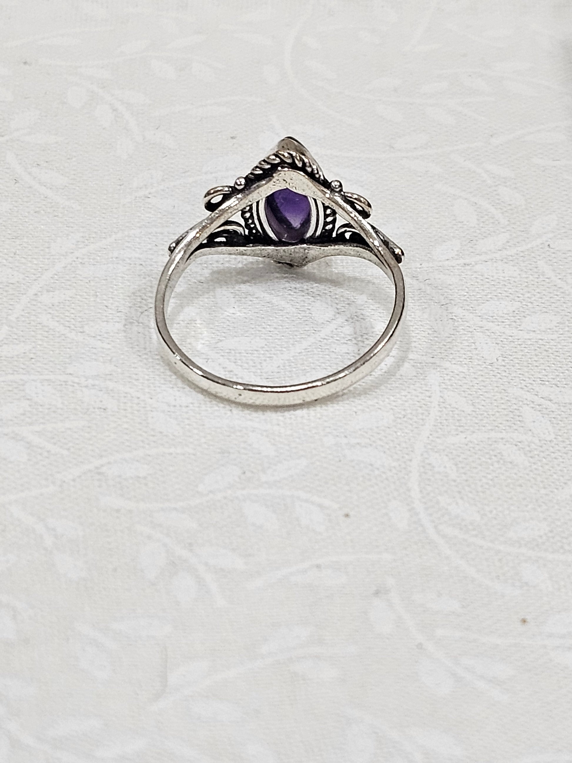 Sterling Silver Amethyst Gemstone Ring - Size 7