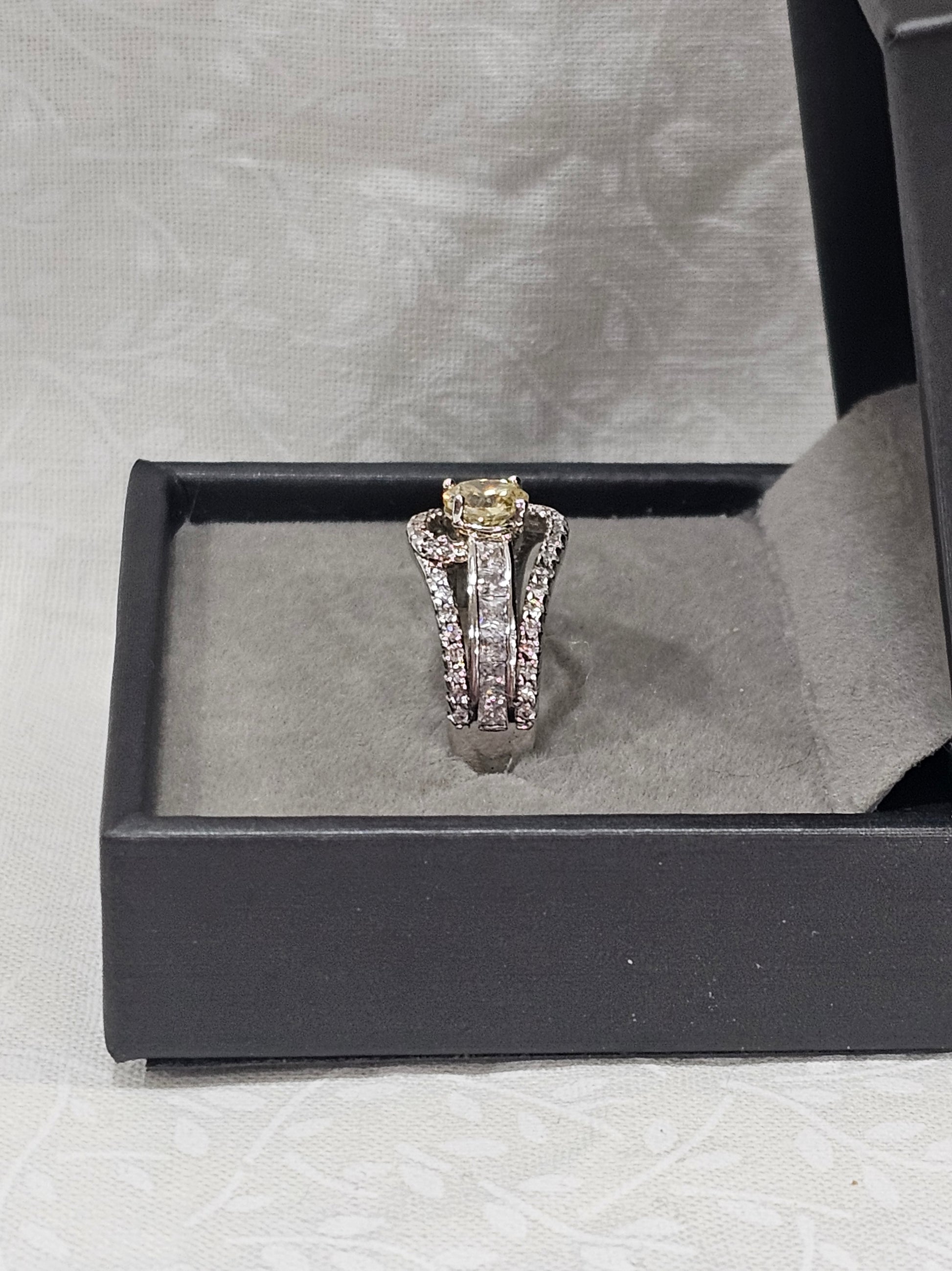 Sterling Silver Moonstone Gemstone Ring - Size 7