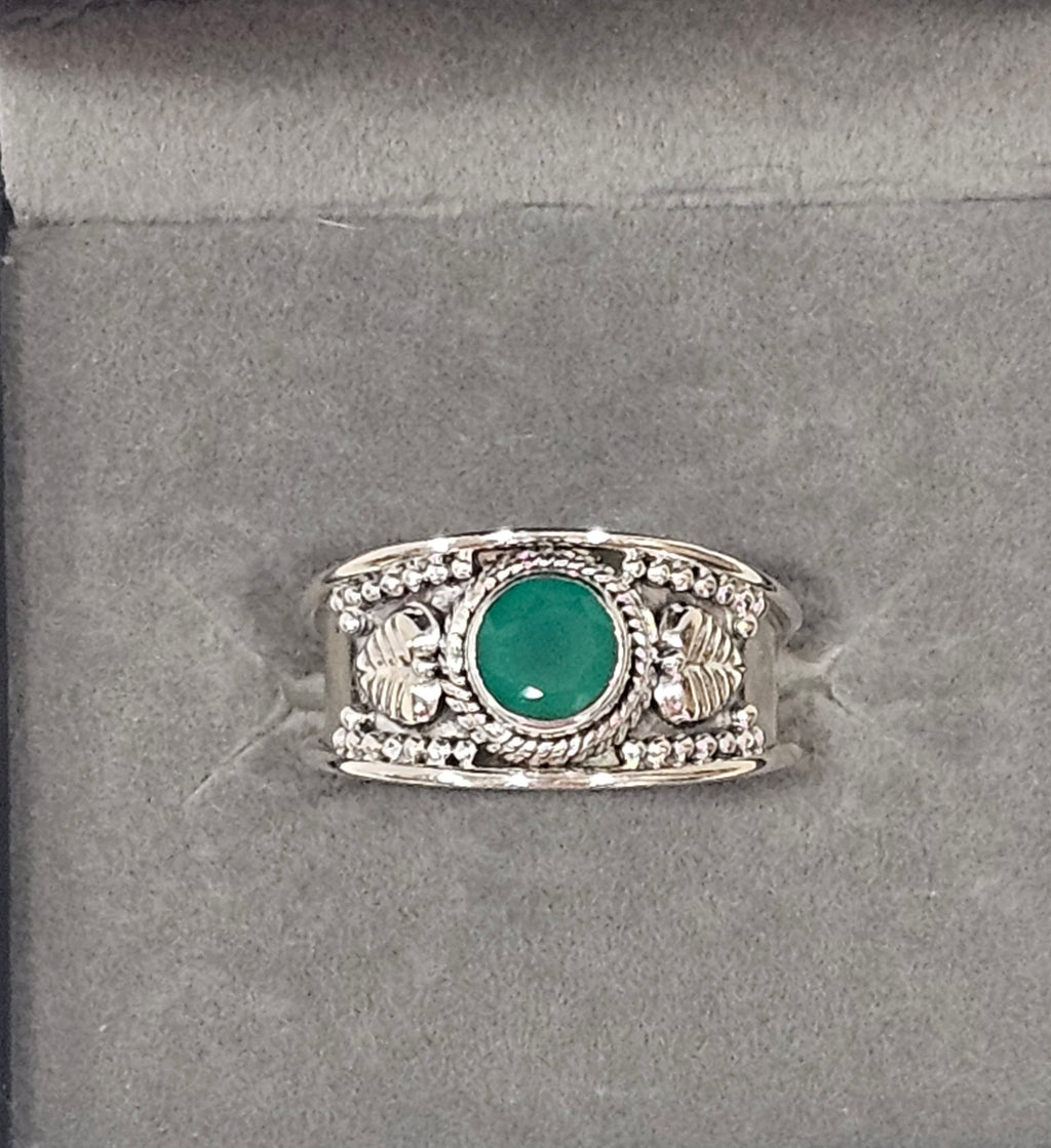 Sterling Silver Emerald Gemstone Ring Heart Chakra - Size 8