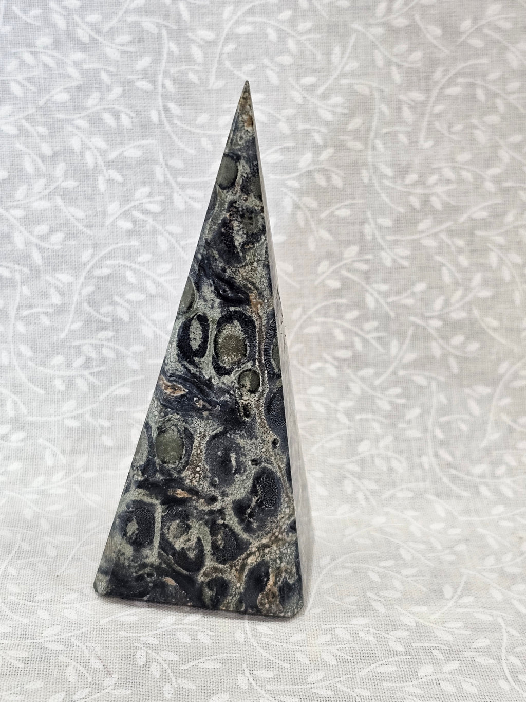 Kambaba Crystal Pyrimd