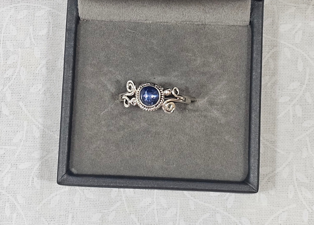 Sterling Silver Lapis Lazuli Gemstone Ring Deep Blue - Size 7.5