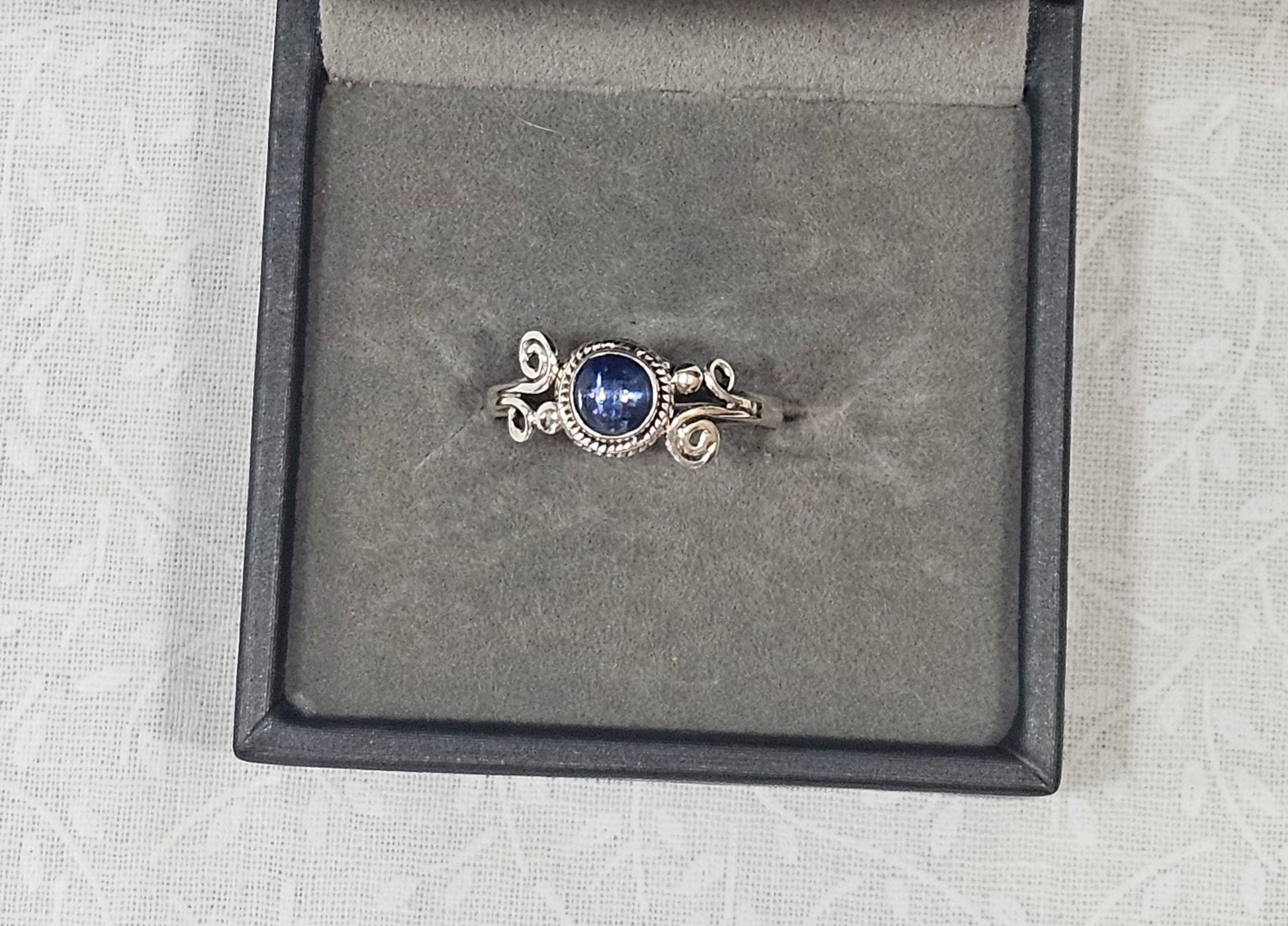 Sterling Silver Lapis Lazuli Gemstone Ring Deep Blue - Size 7.5